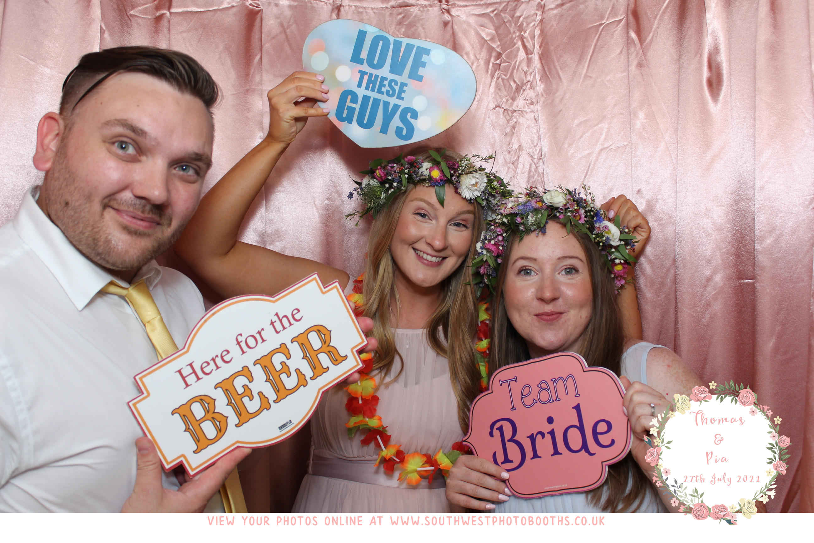 Thomas and Pia | View more photos from the event at gallery.southwestphotobooths.co.uk/u/SWPB/Thomas-and-Pia