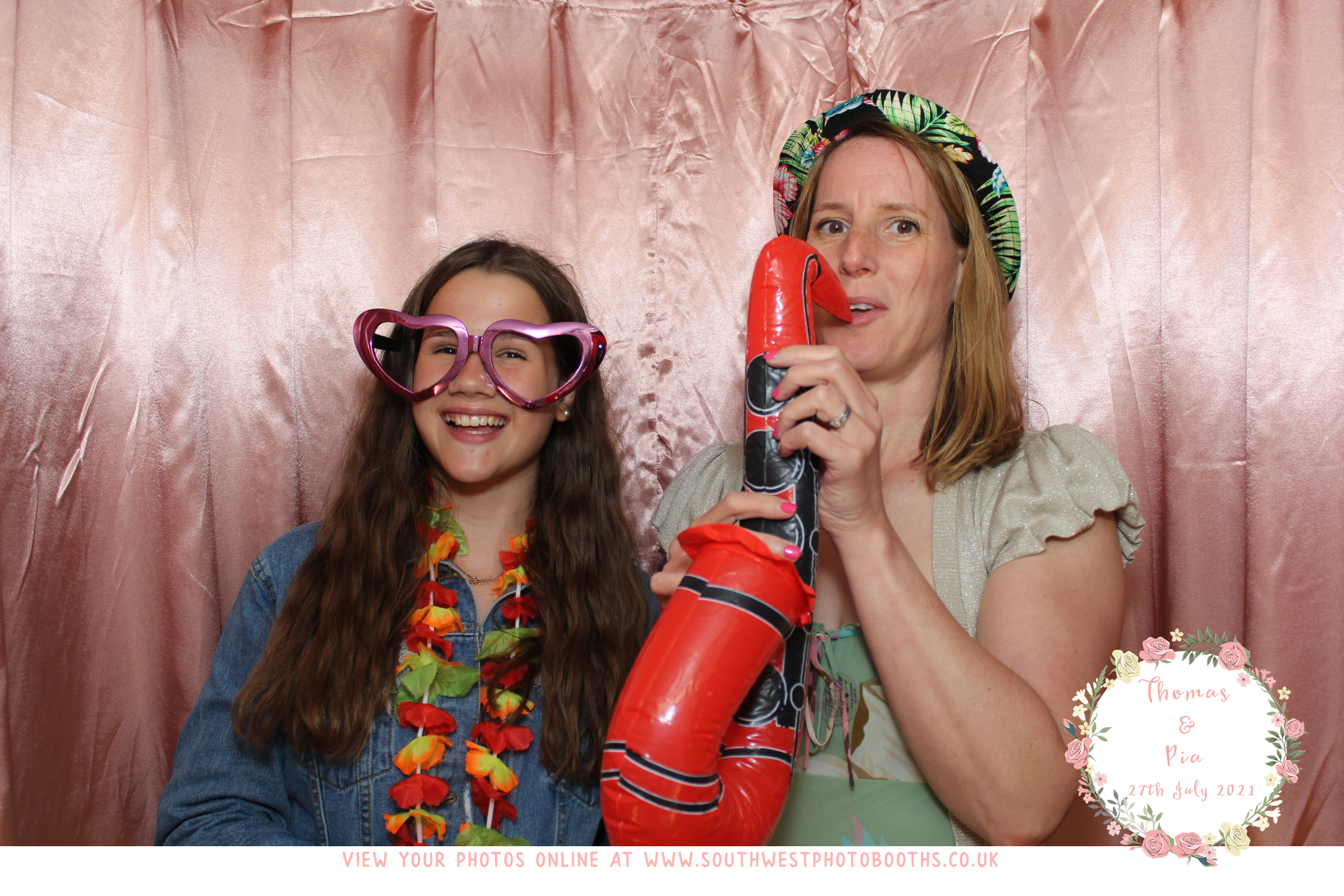 Thomas and Pia | View more photos from the event at gallery.southwestphotobooths.co.uk/u/SWPB/Thomas-and-Pia