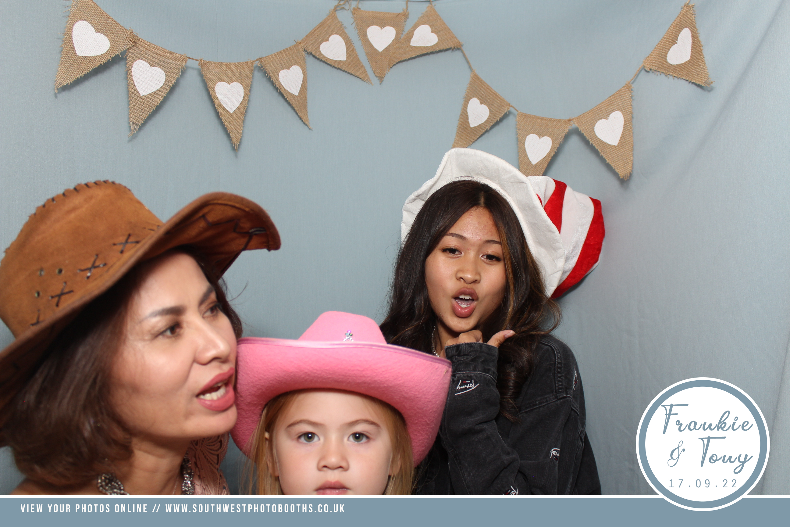 Frankie and Tony | View more photos from the event at gallery.southwestphotobooths.co.uk/u/SWPB/Frankie-and-Tony
