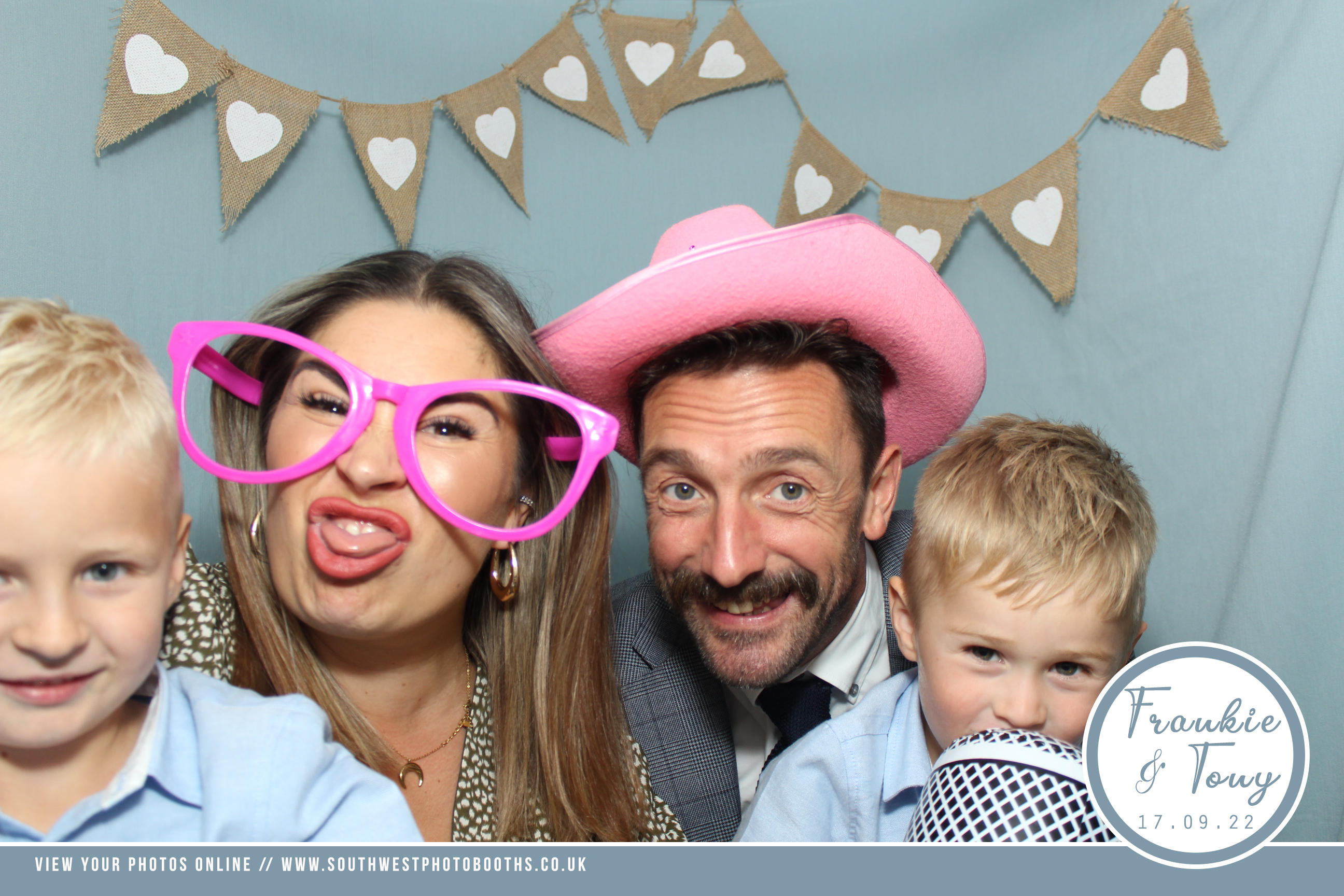 Frankie and Tony | View more photos from the event at gallery.southwestphotobooths.co.uk/u/SWPB/Frankie-and-Tony