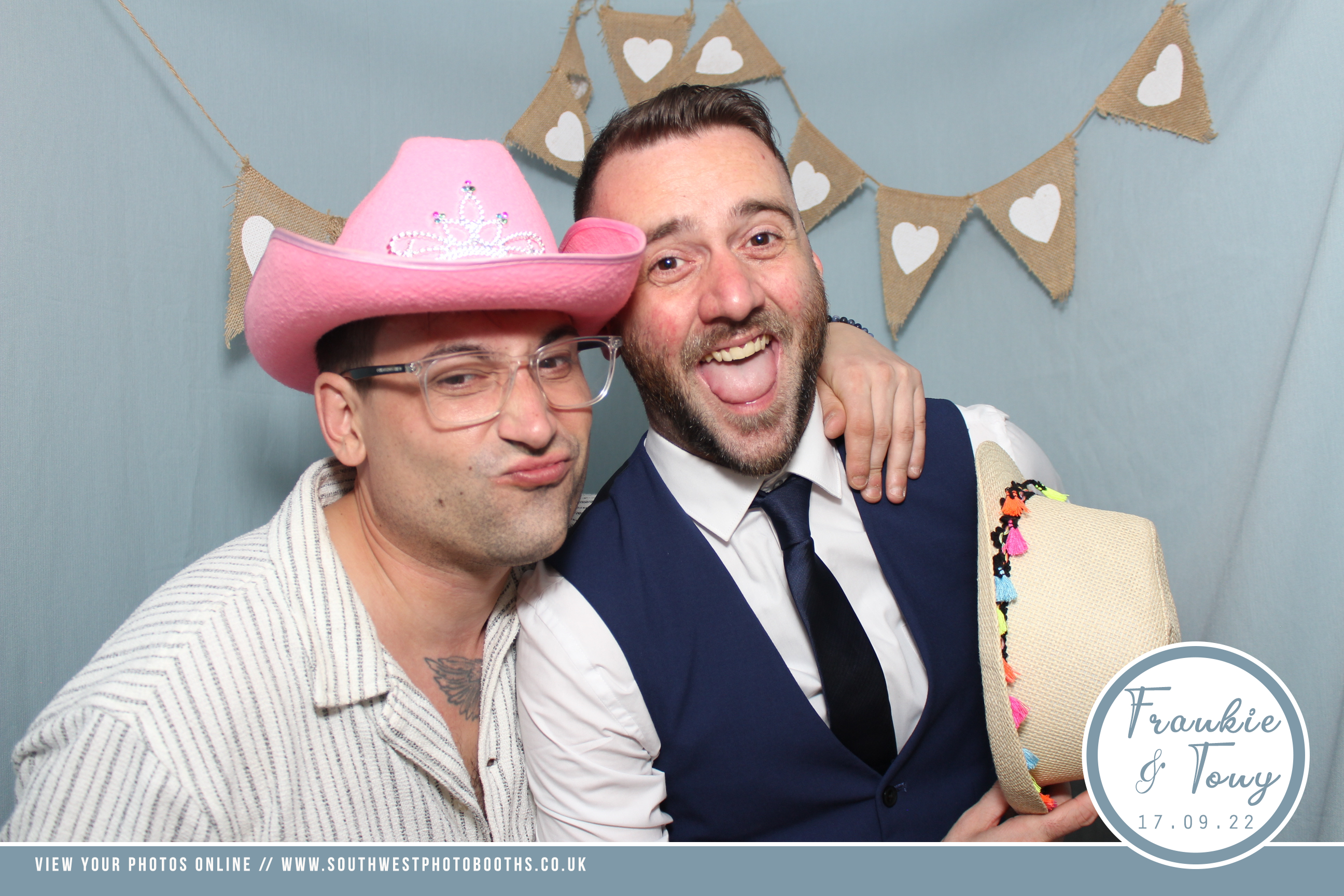 Frankie and Tony | View more photos from the event at gallery.southwestphotobooths.co.uk/u/SWPB/Frankie-and-Tony