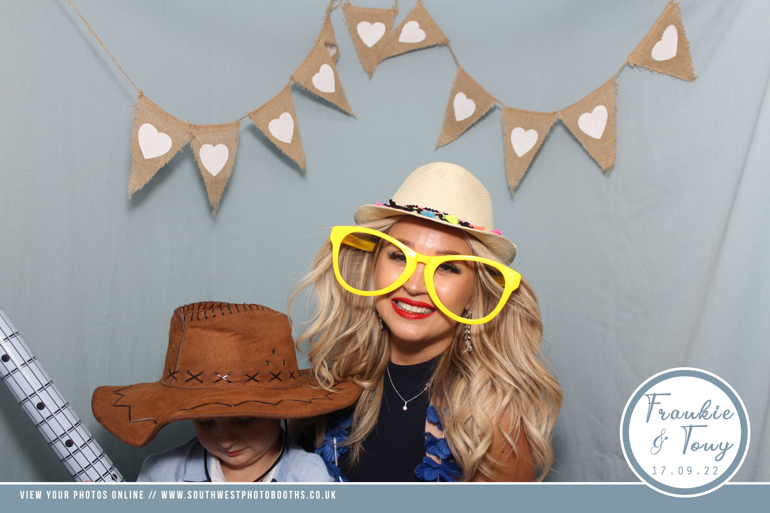 Frankie and Tony | View more photos from the event at gallery.southwestphotobooths.co.uk/u/SWPB/Frankie-and-Tony