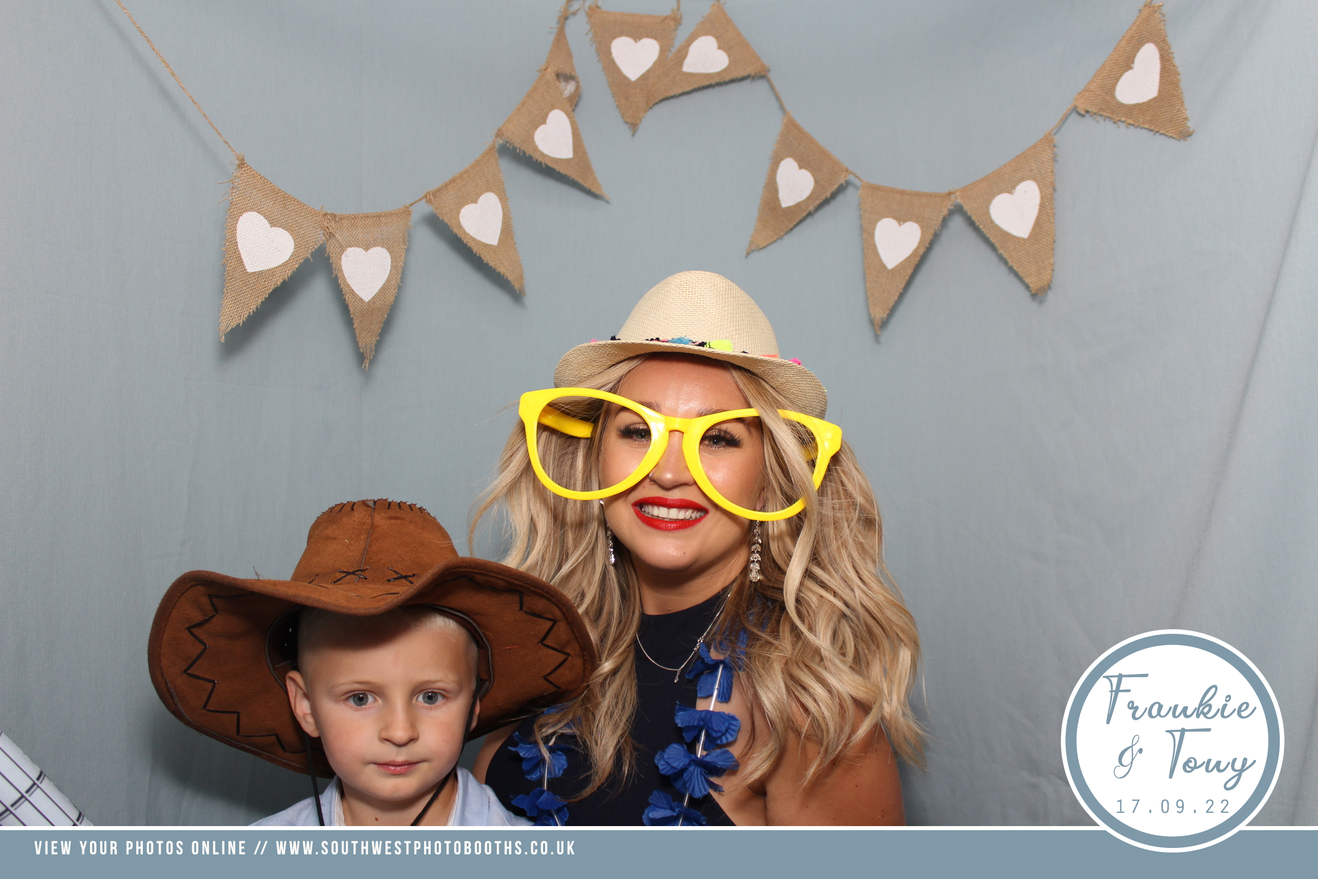 Frankie and Tony | View more photos from the event at gallery.southwestphotobooths.co.uk/u/SWPB/Frankie-and-Tony