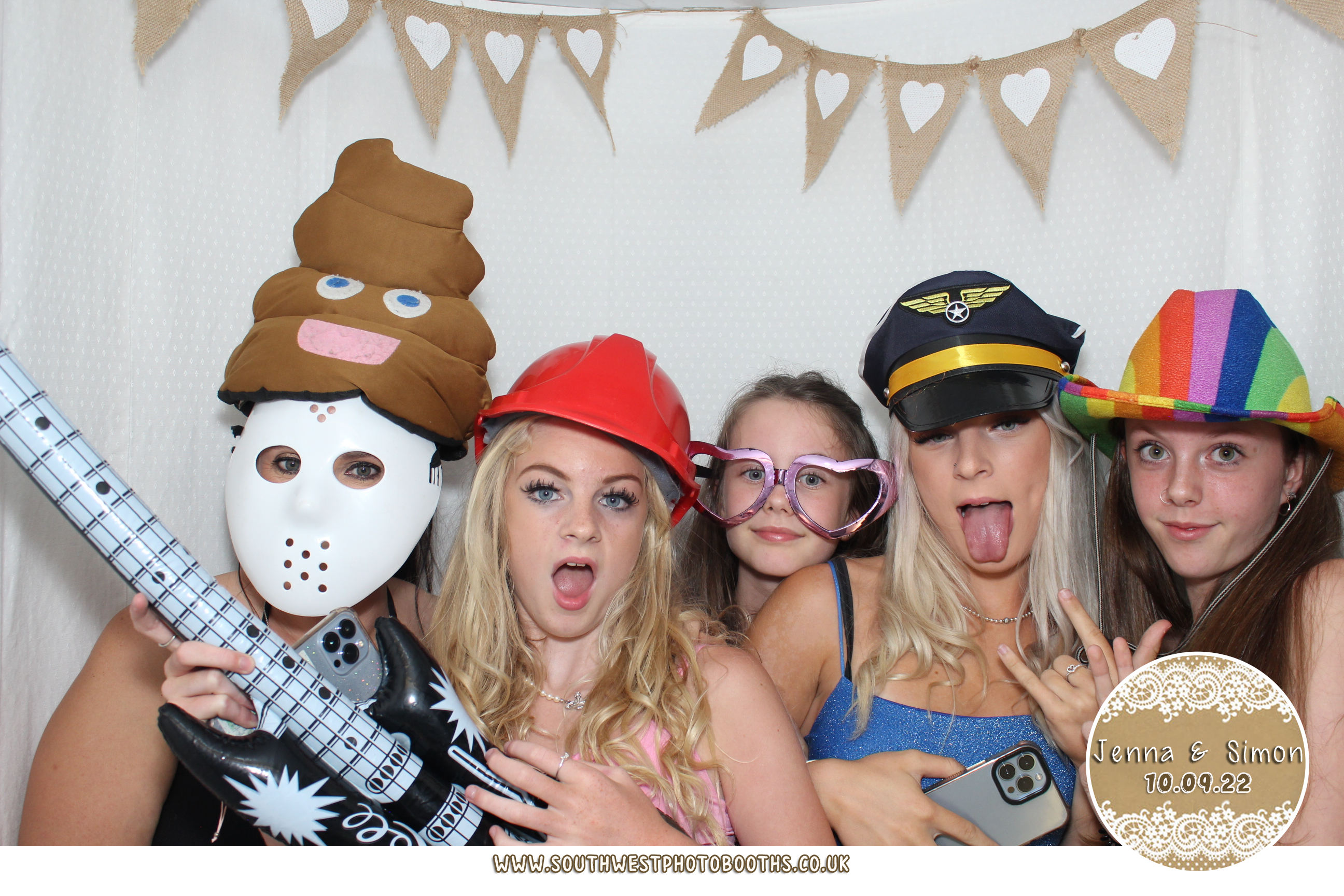 Jenna and Simon | View more photos from the event at gallery.southwestphotobooths.co.uk/u/SWPB/Jenna-and-Simon