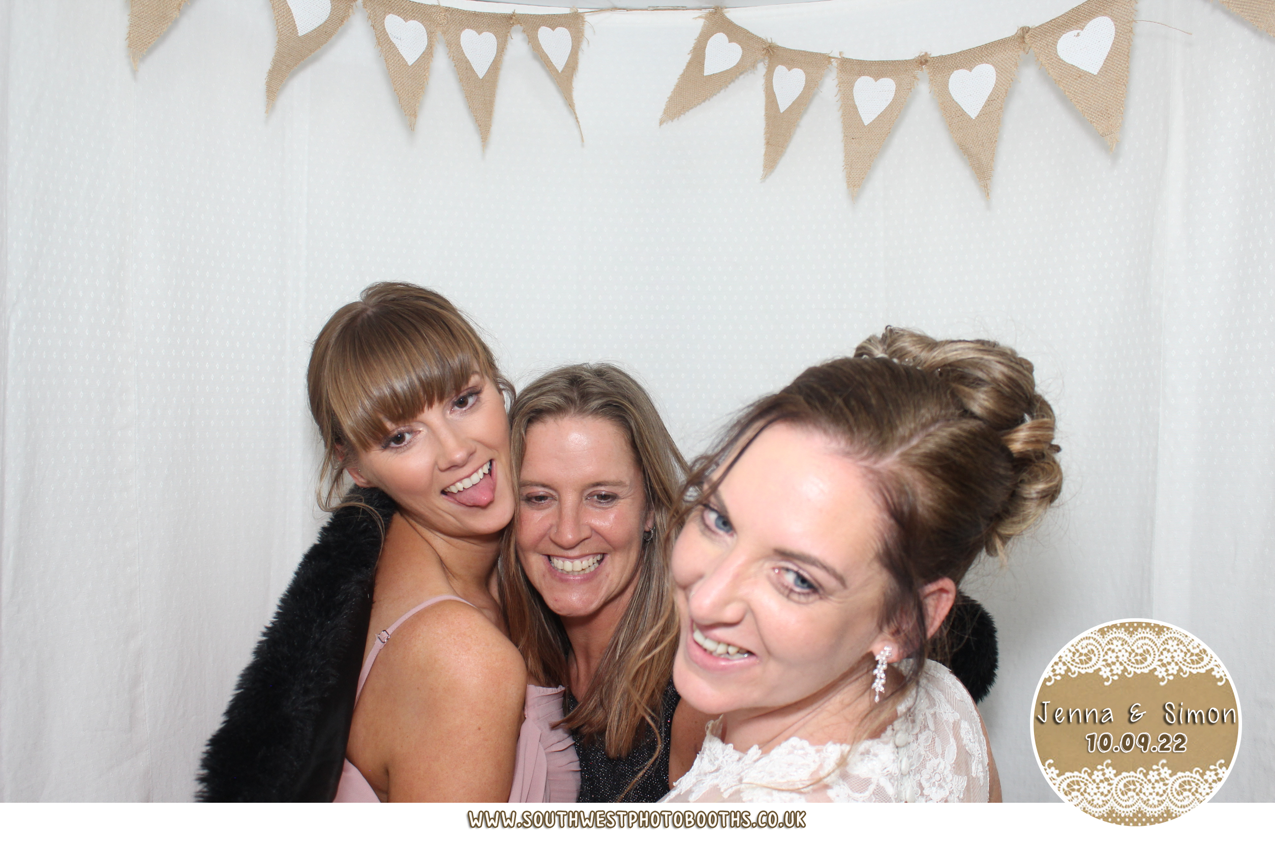 Jenna and Simon | View more photos from the event at gallery.southwestphotobooths.co.uk/u/SWPB/Jenna-and-Simon