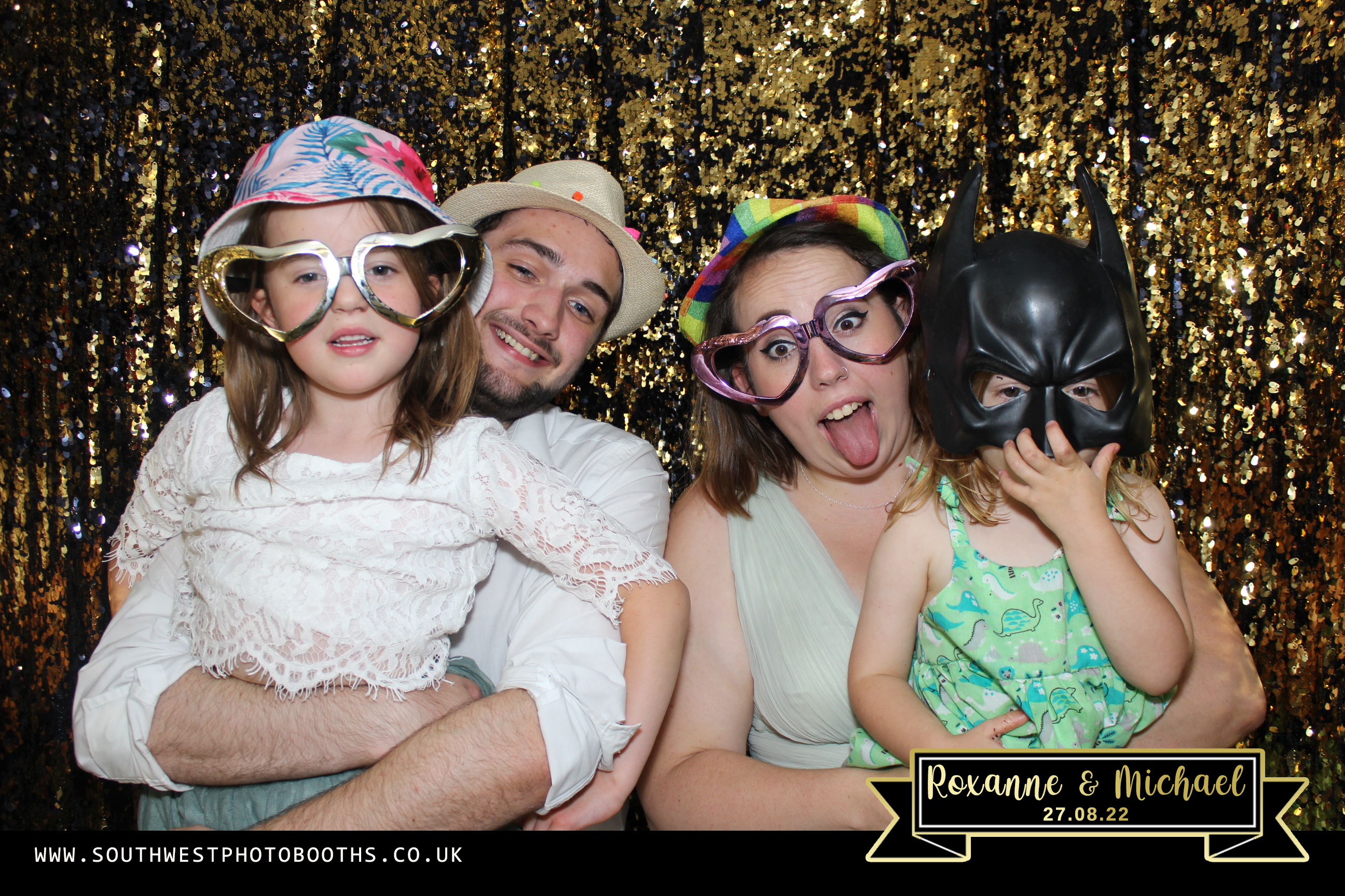 Roxanne and Michael | View more photos from the event at gallery.southwestphotobooths.co.uk/u/SWPB/Roxanne-and-Michael