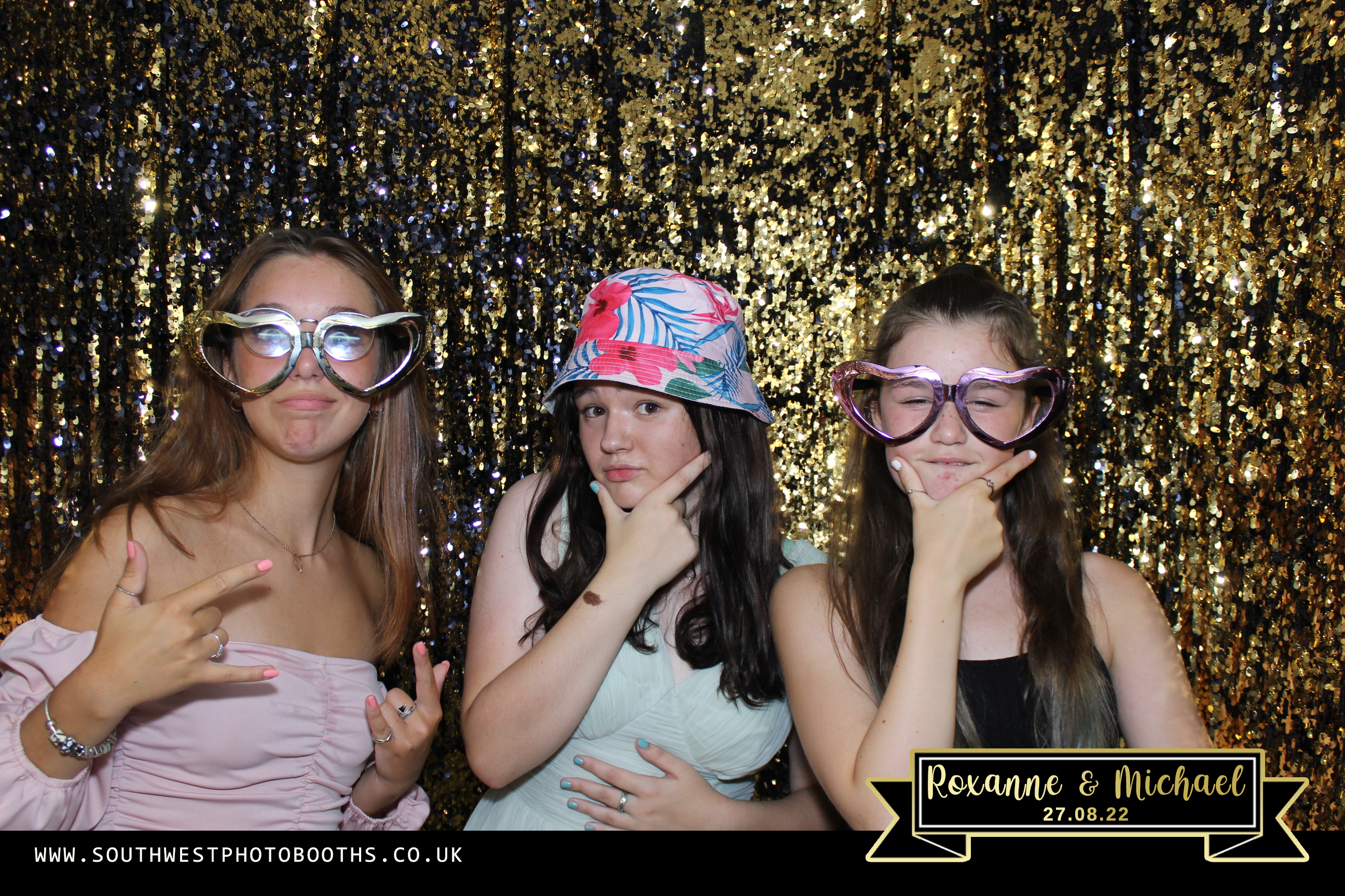 Roxanne and Michael | View more photos from the event at gallery.southwestphotobooths.co.uk/u/SWPB/Roxanne-and-Michael