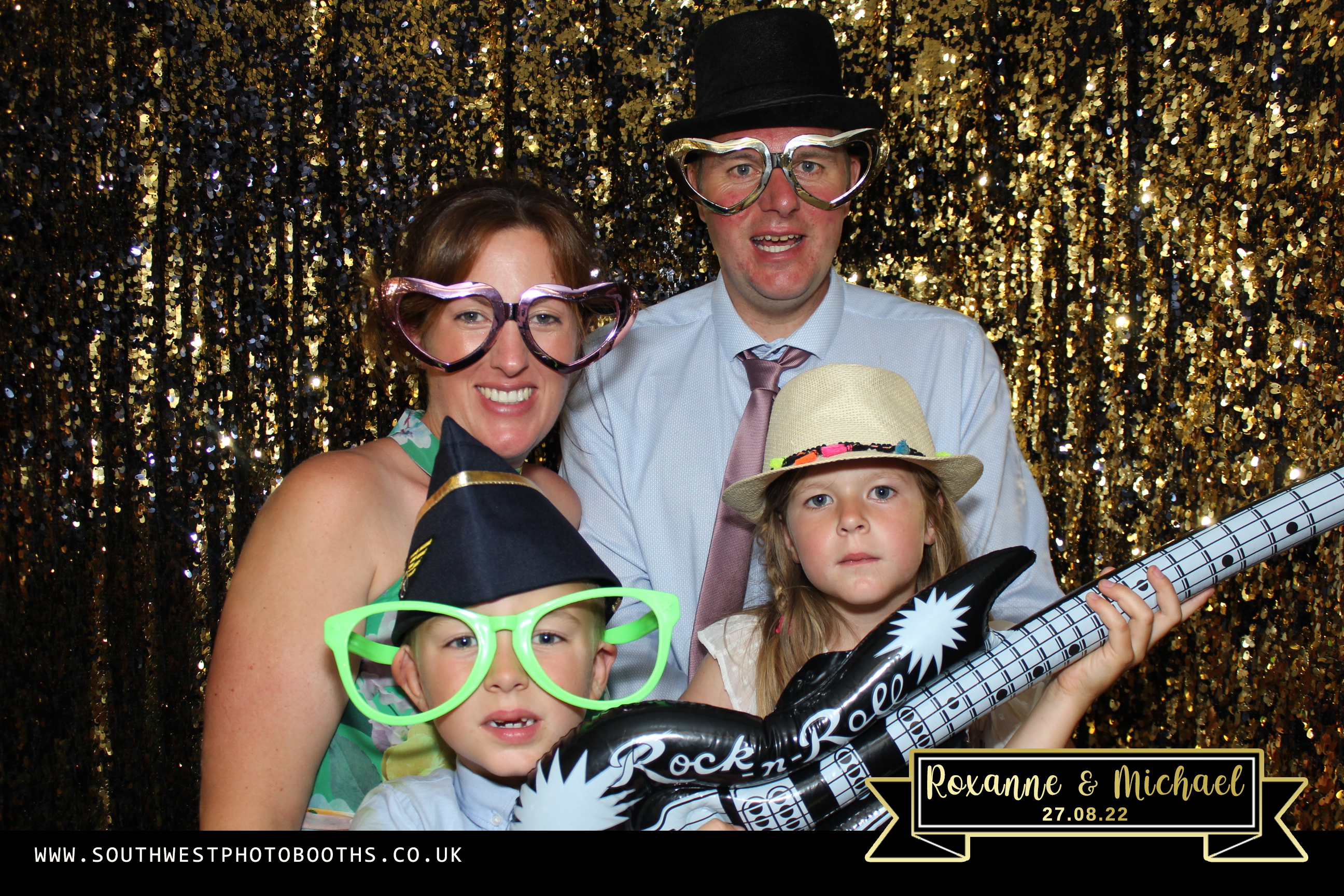 Roxanne and Michael | View more photos from the event at gallery.southwestphotobooths.co.uk/u/SWPB/Roxanne-and-Michael