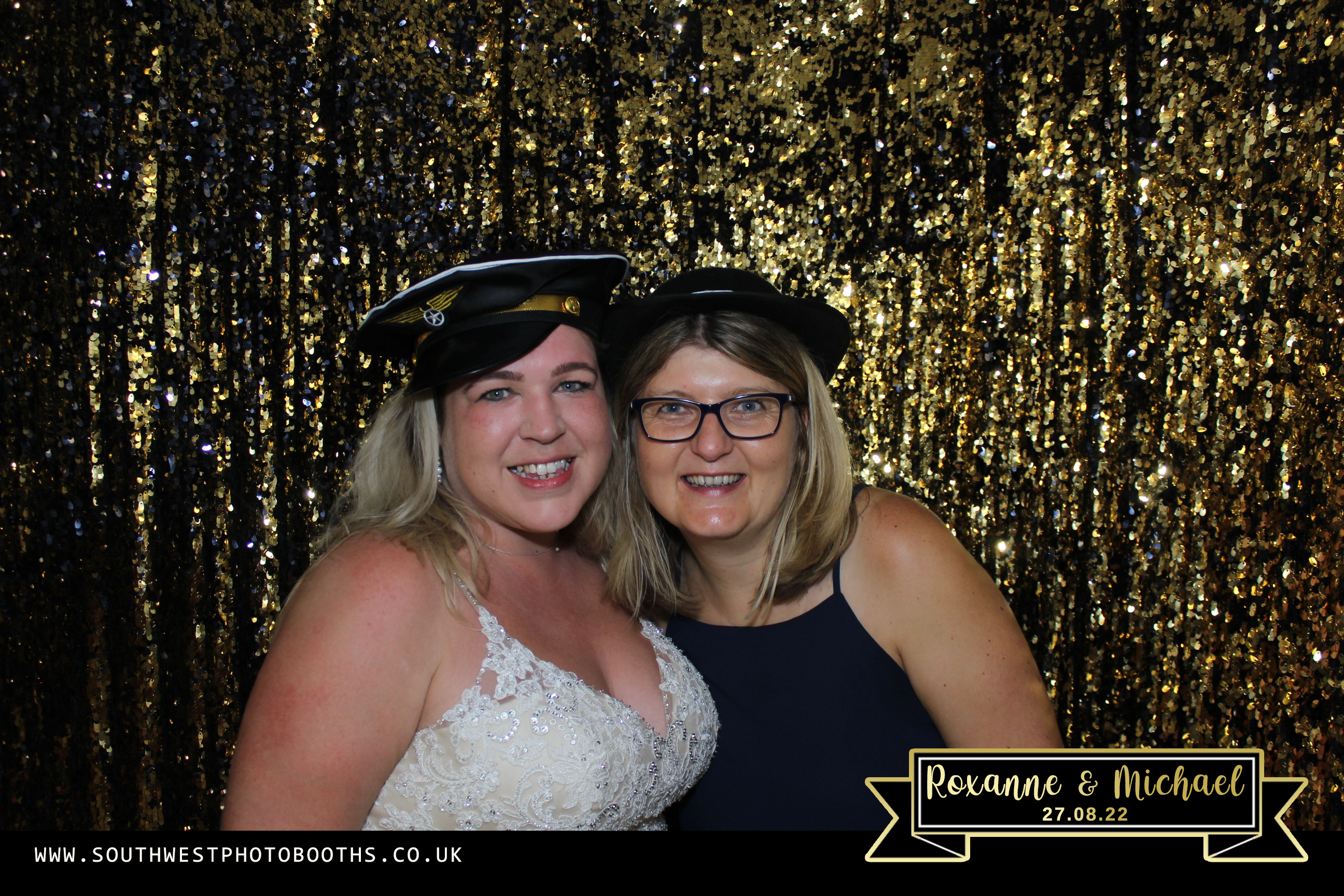 Roxanne and Michael | View more photos from the event at gallery.southwestphotobooths.co.uk/u/SWPB/Roxanne-and-Michael