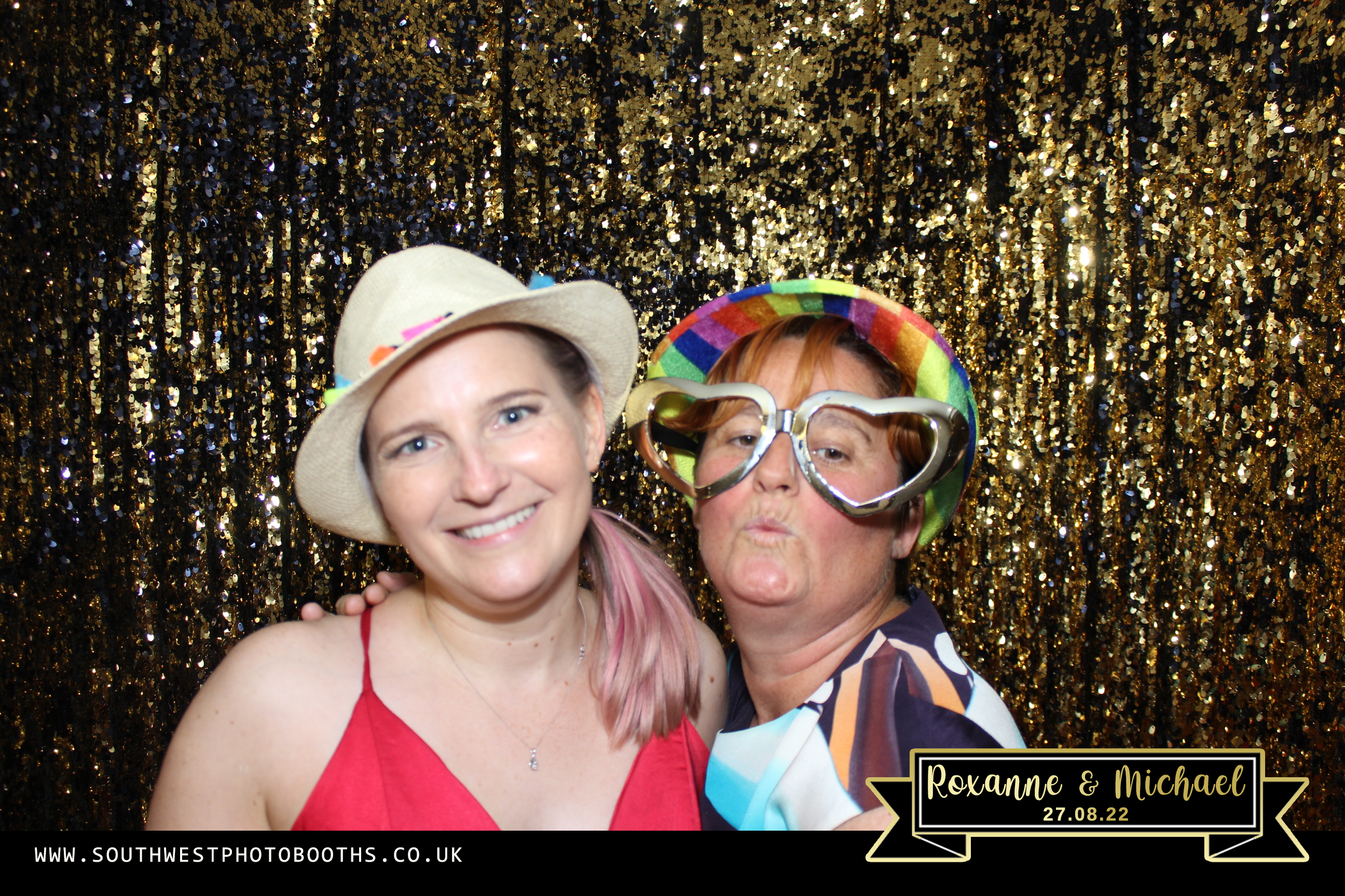 Roxanne and Michael | View more photos from the event at gallery.southwestphotobooths.co.uk/u/SWPB/Roxanne-and-Michael
