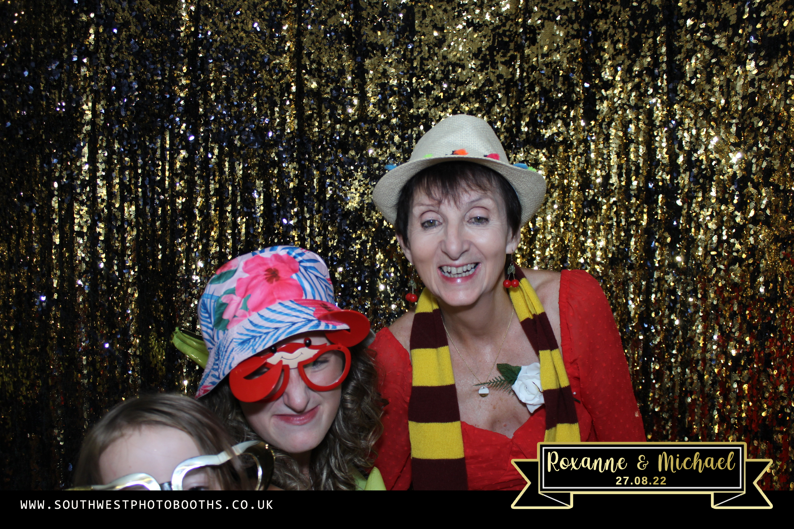 Roxanne and Michael | View more photos from the event at gallery.southwestphotobooths.co.uk/u/SWPB/Roxanne-and-Michael