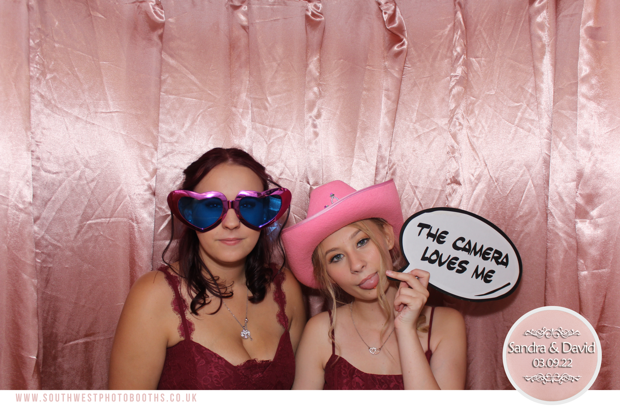 Sandra and David | View more photos from the event at gallery.southwestphotobooths.co.uk/u/SWPB/Sandra-and-David