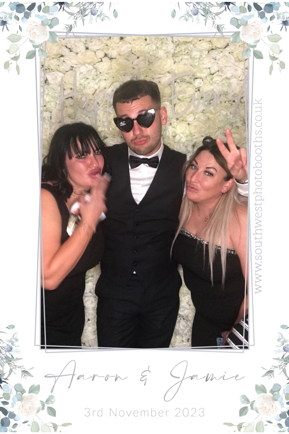 Aaron and Jamie | View more photos from the event at gallery.southwestphotobooths.co.uk/u/SWPB/Aaron-and-Jamie