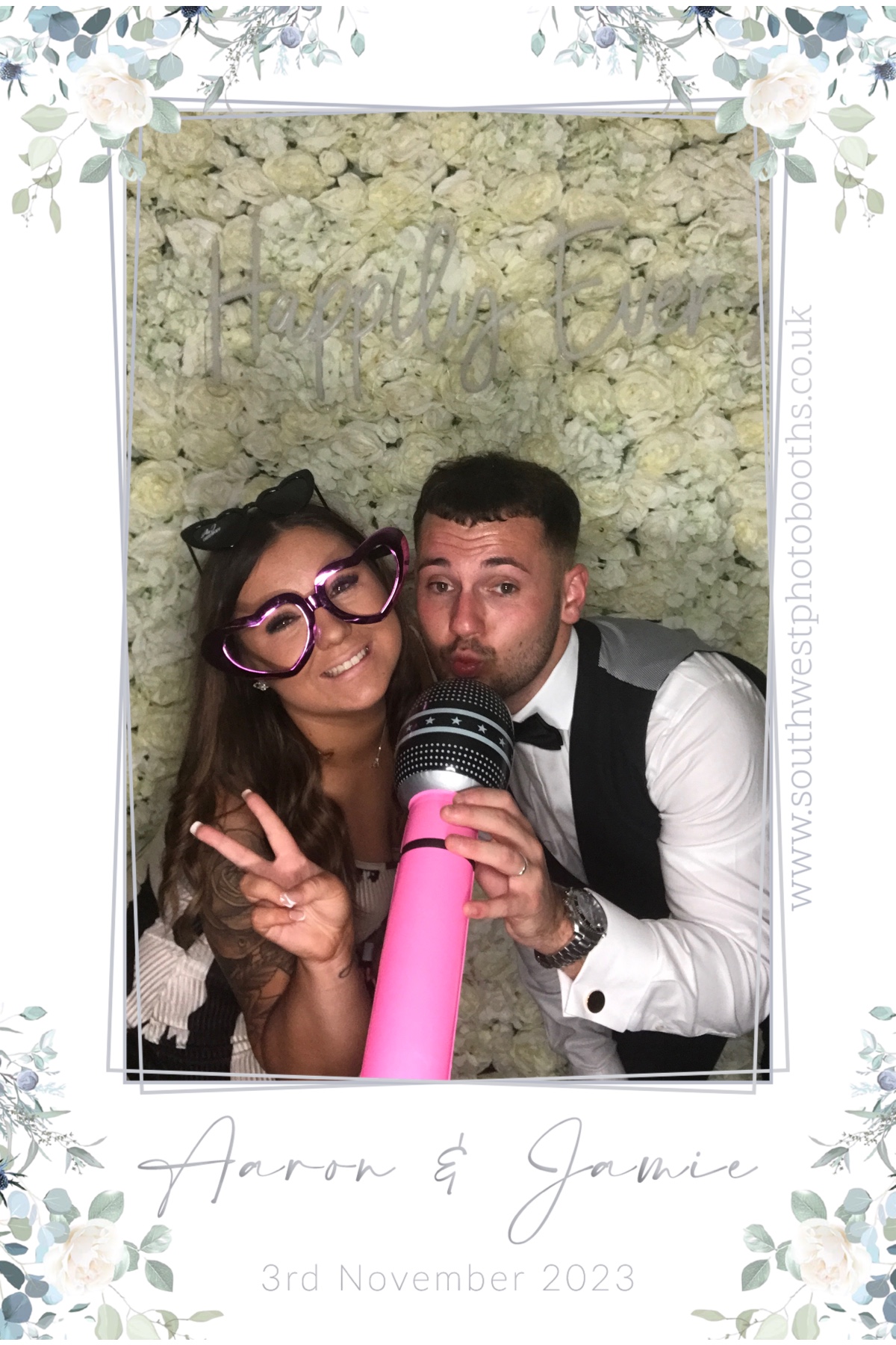 Aaron and Jamie | View more photos from the event at gallery.southwestphotobooths.co.uk/u/SWPB/Aaron-and-Jamie