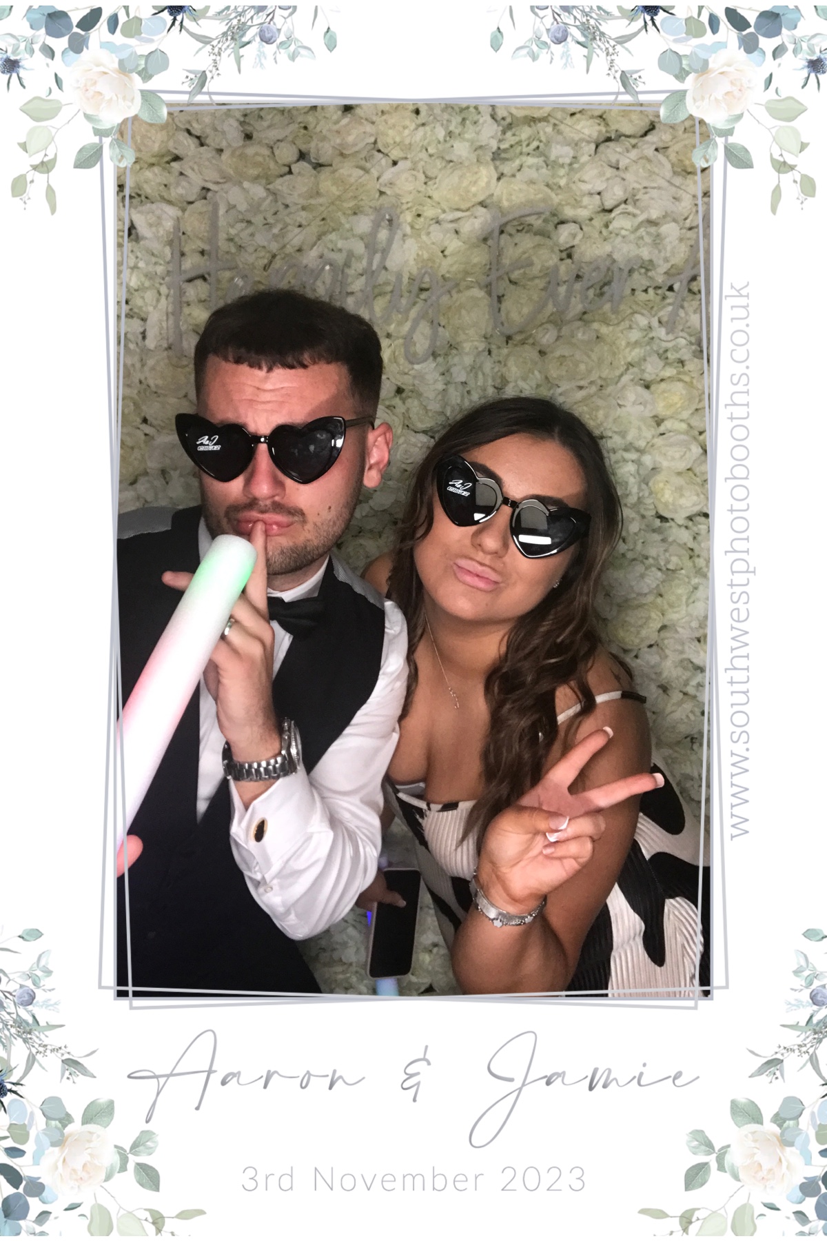 Aaron and Jamie | View more photos from the event at gallery.southwestphotobooths.co.uk/u/SWPB/Aaron-and-Jamie