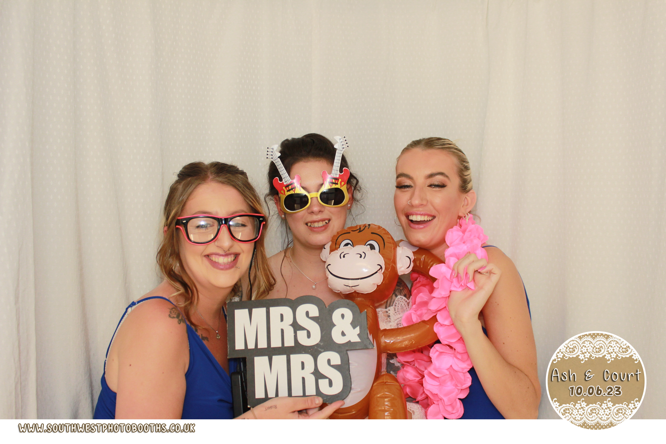 Ash & Court | View more photos from the event at gallery.southwestphotobooths.co.uk/u/SWPB/Ash-Court