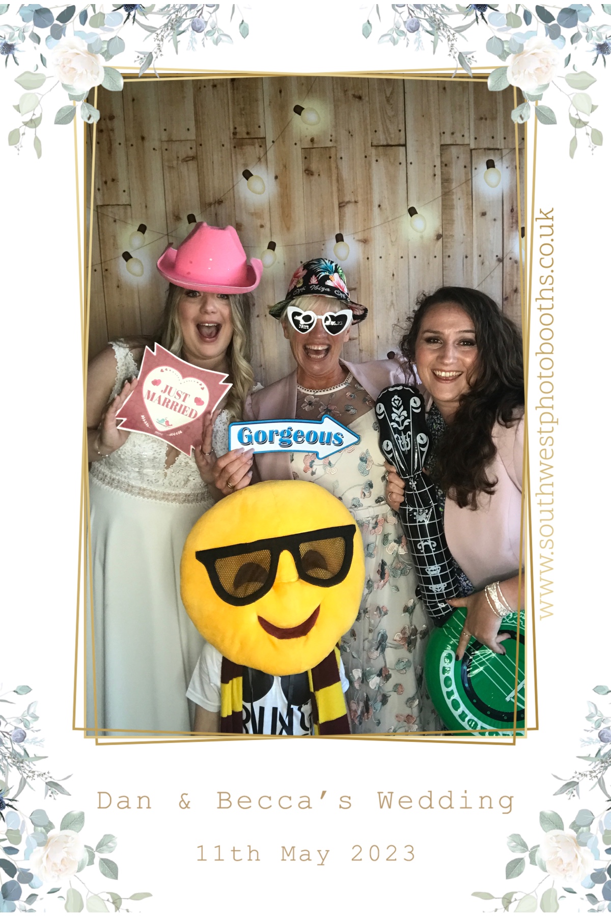 Dan and Becca | View more photos from the event at gallery.southwestphotobooths.co.uk/u/SWPB/Dan-and-Becca