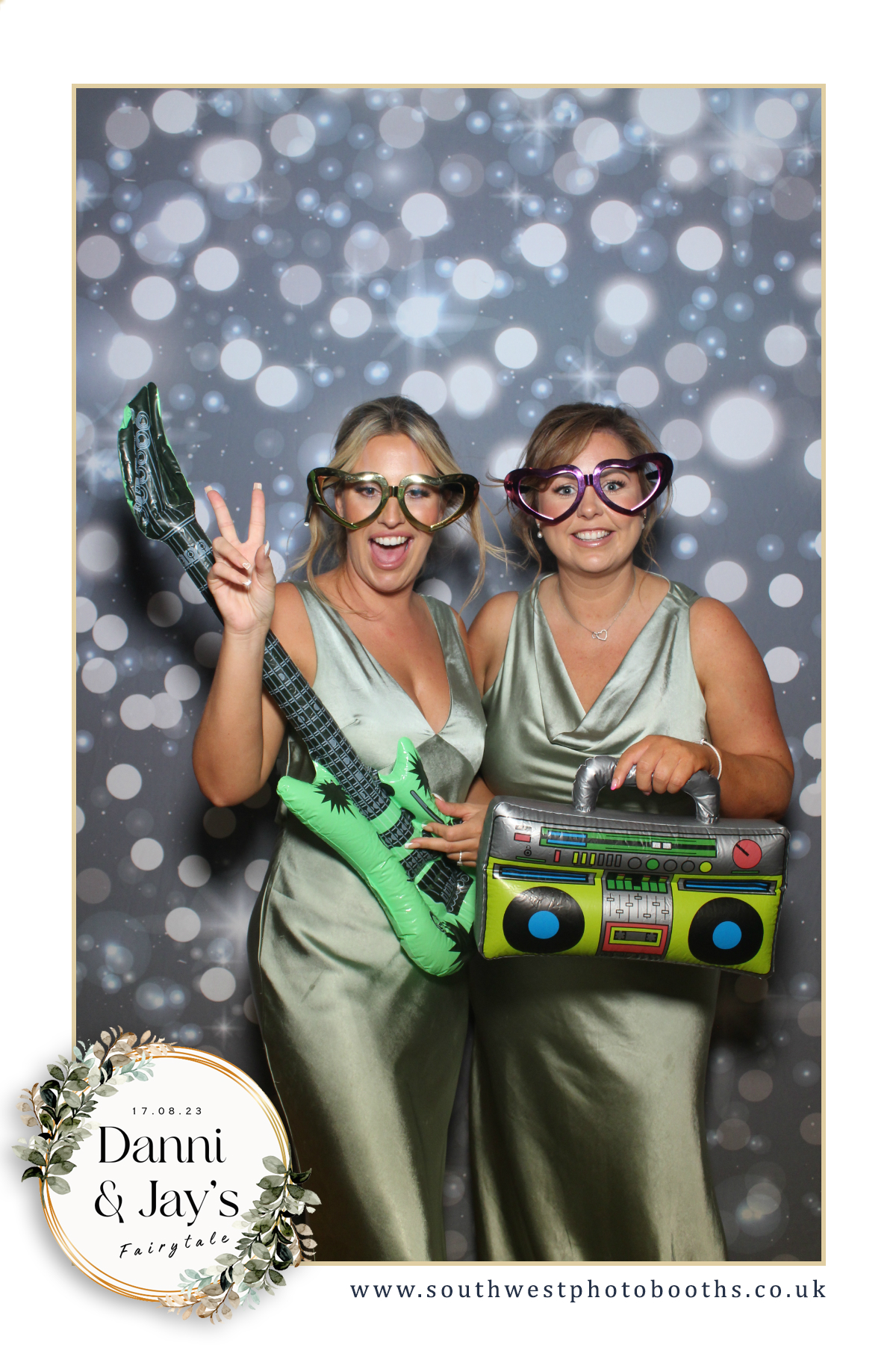 Danni and Jay’s Fairytale | View more photos from the event at gallery.southwestphotobooths.co.uk/u/SWPB/Danni-and-Jay’s-Fairytale