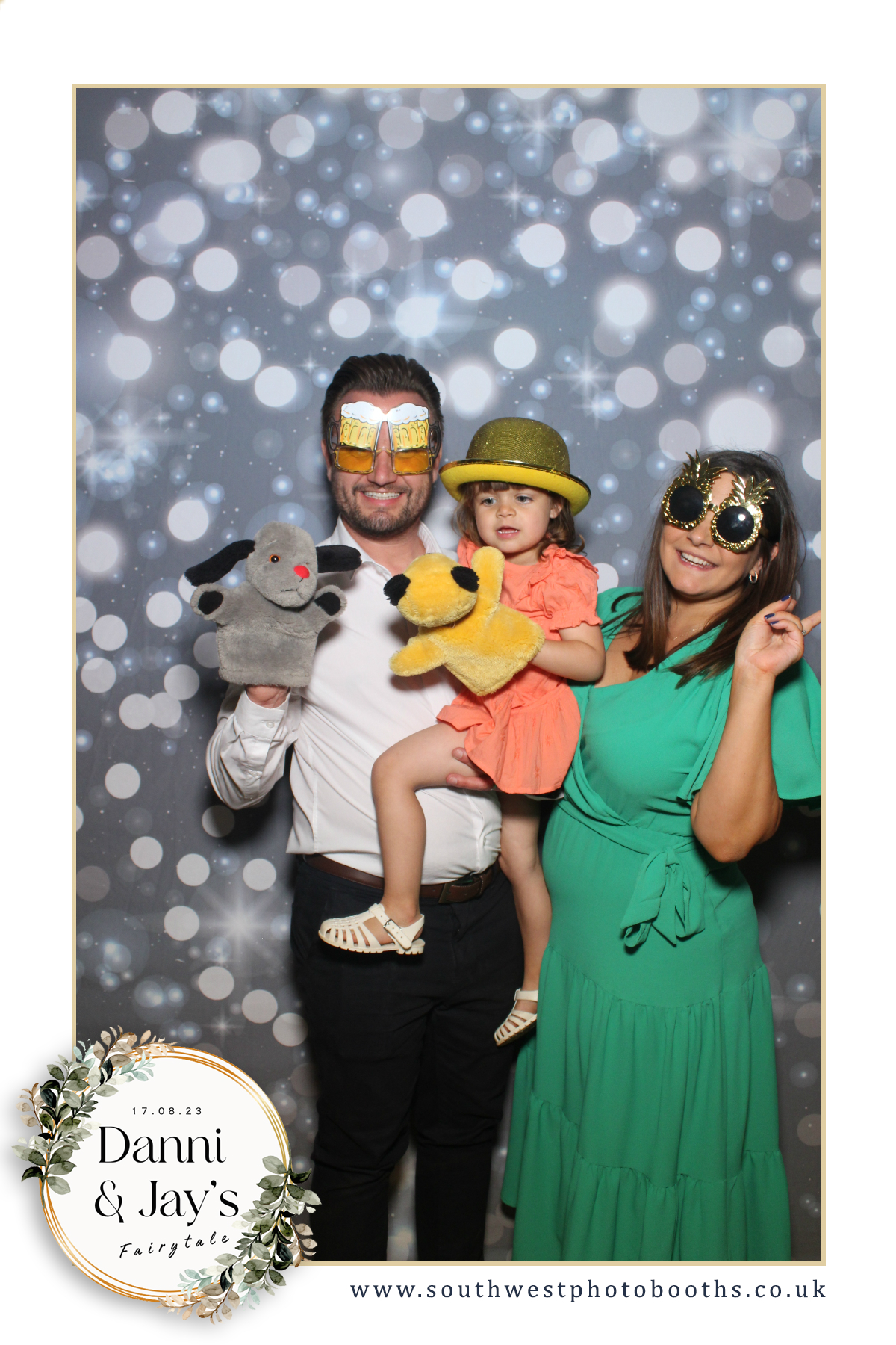 Danni and Jay’s Fairytale | View more photos from the event at gallery.southwestphotobooths.co.uk/u/SWPB/Danni-and-Jay’s-Fairytale