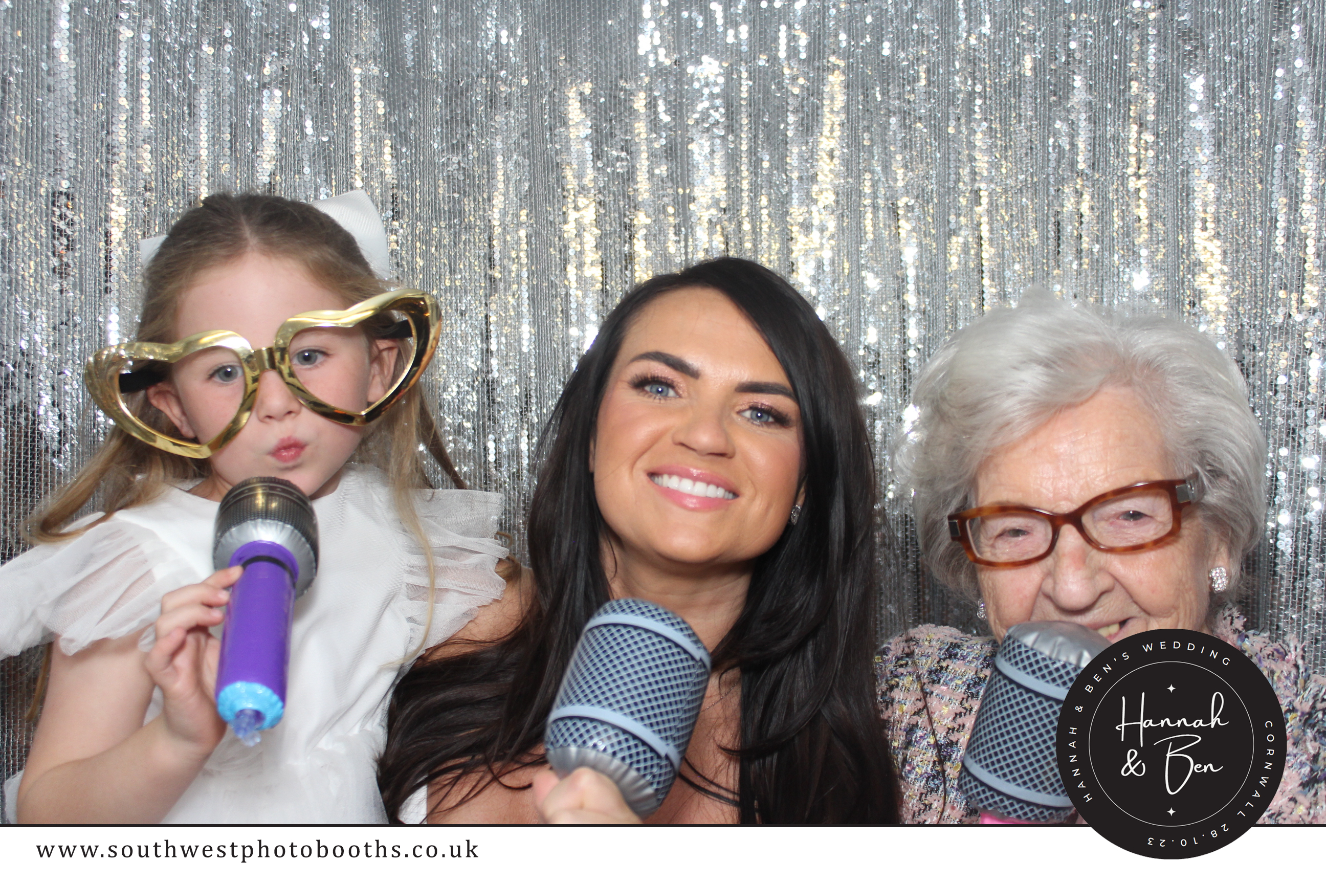 Hannah and Ben | View more photos from the event at gallery.southwestphotobooths.co.uk/u/SWPB/Hannah-and-Ben