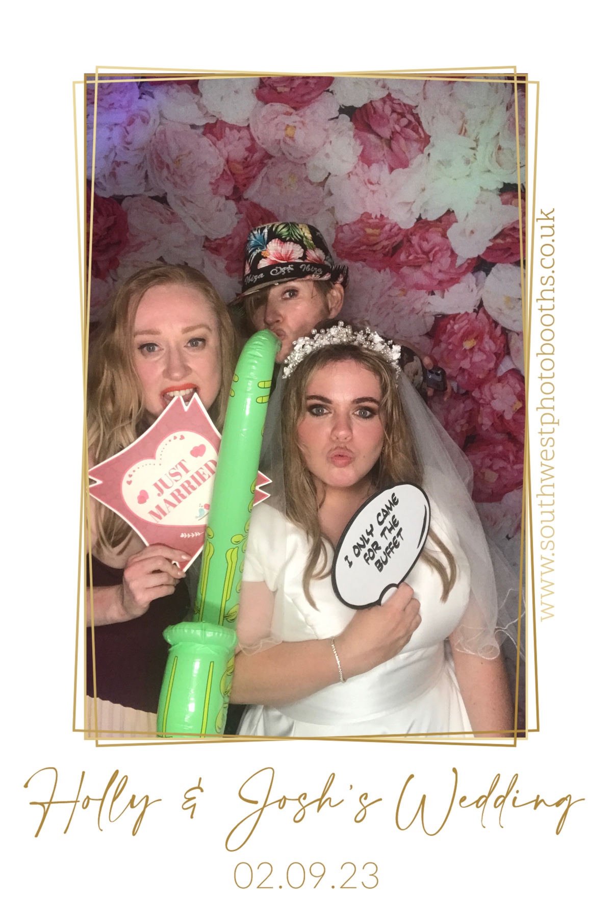 Holly and Josh | View more photos from the event at gallery.southwestphotobooths.co.uk/u/SWPB/Holly-and-Josh