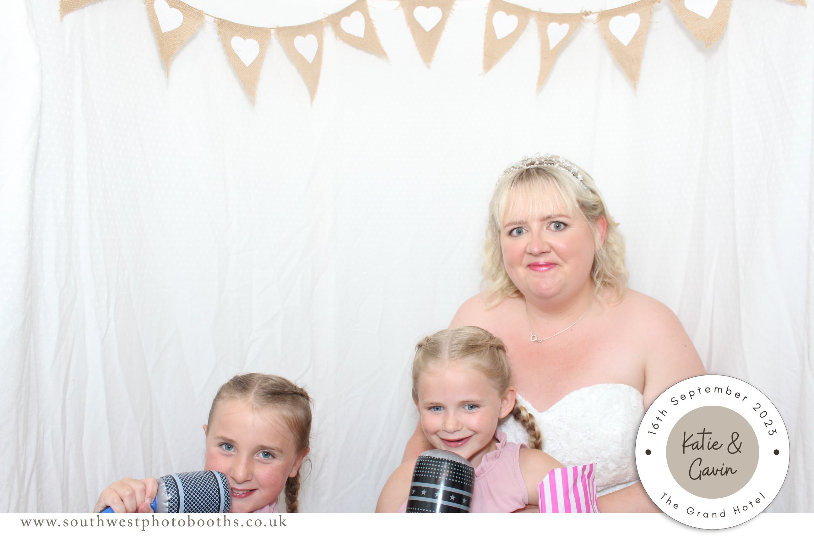 Katie & Gavin | View more photos from the event at gallery.southwestphotobooths.co.uk/u/SWPB/Katie-Gavin