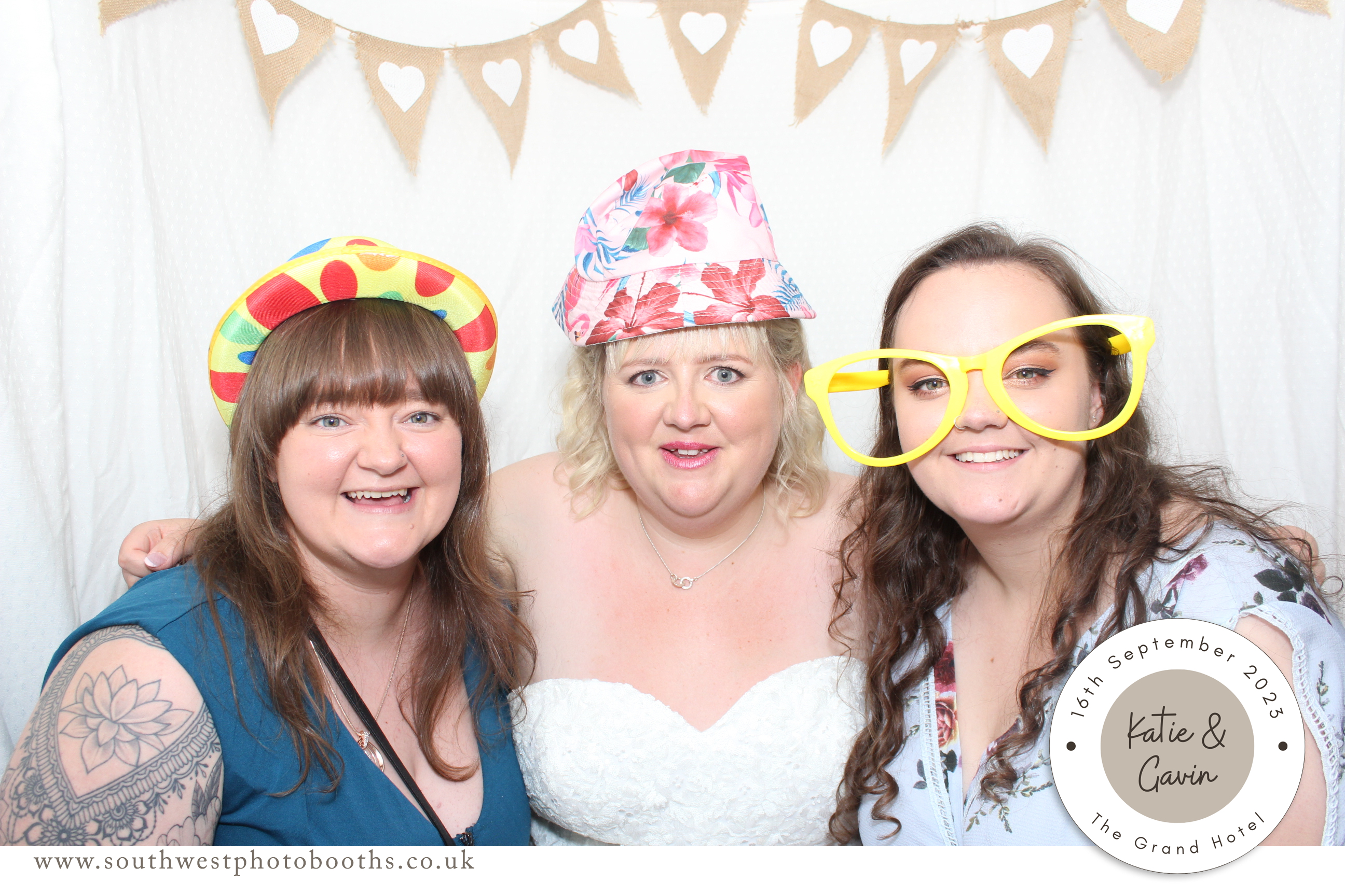 Katie & Gavin | View more photos from the event at gallery.southwestphotobooths.co.uk/u/SWPB/Katie-Gavin