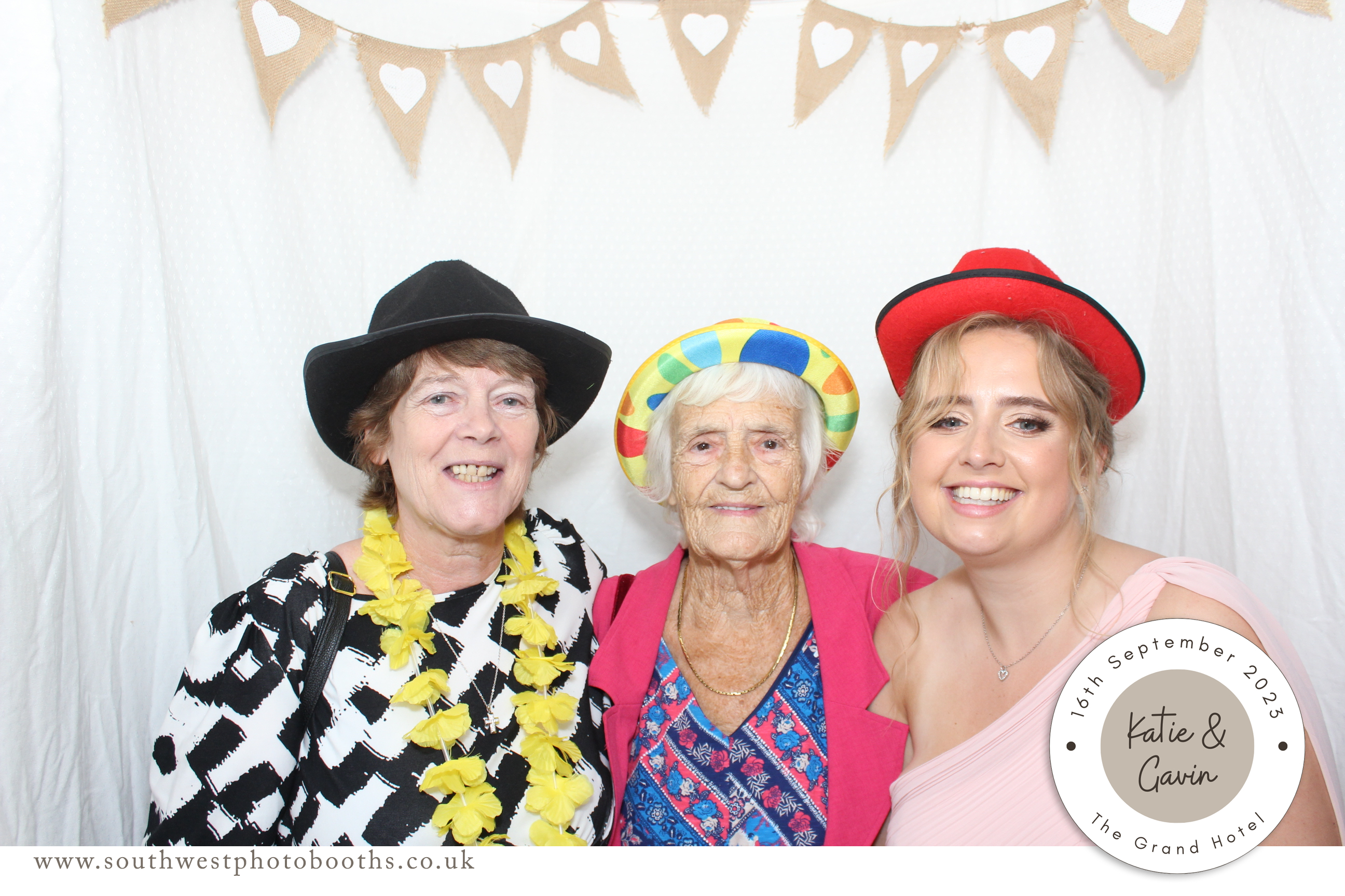 Katie & Gavin | View more photos from the event at gallery.southwestphotobooths.co.uk/u/SWPB/Katie-Gavin