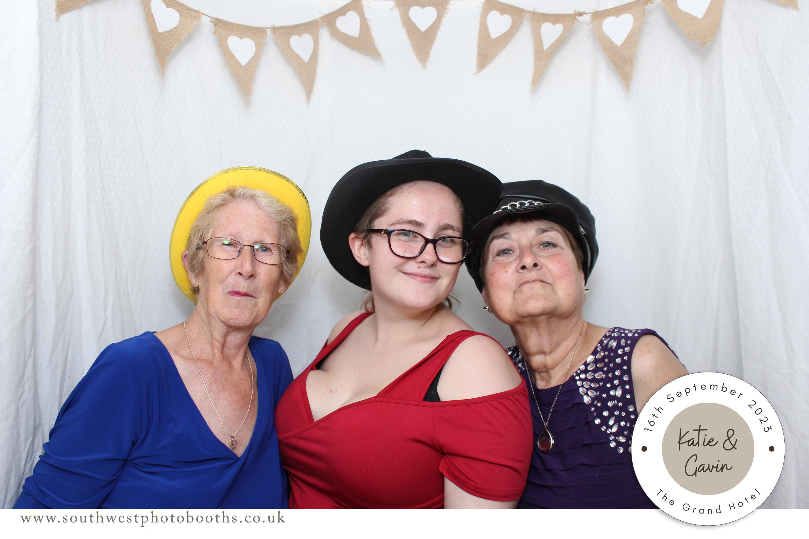 Katie & Gavin | View more photos from the event at gallery.southwestphotobooths.co.uk/u/SWPB/Katie-Gavin