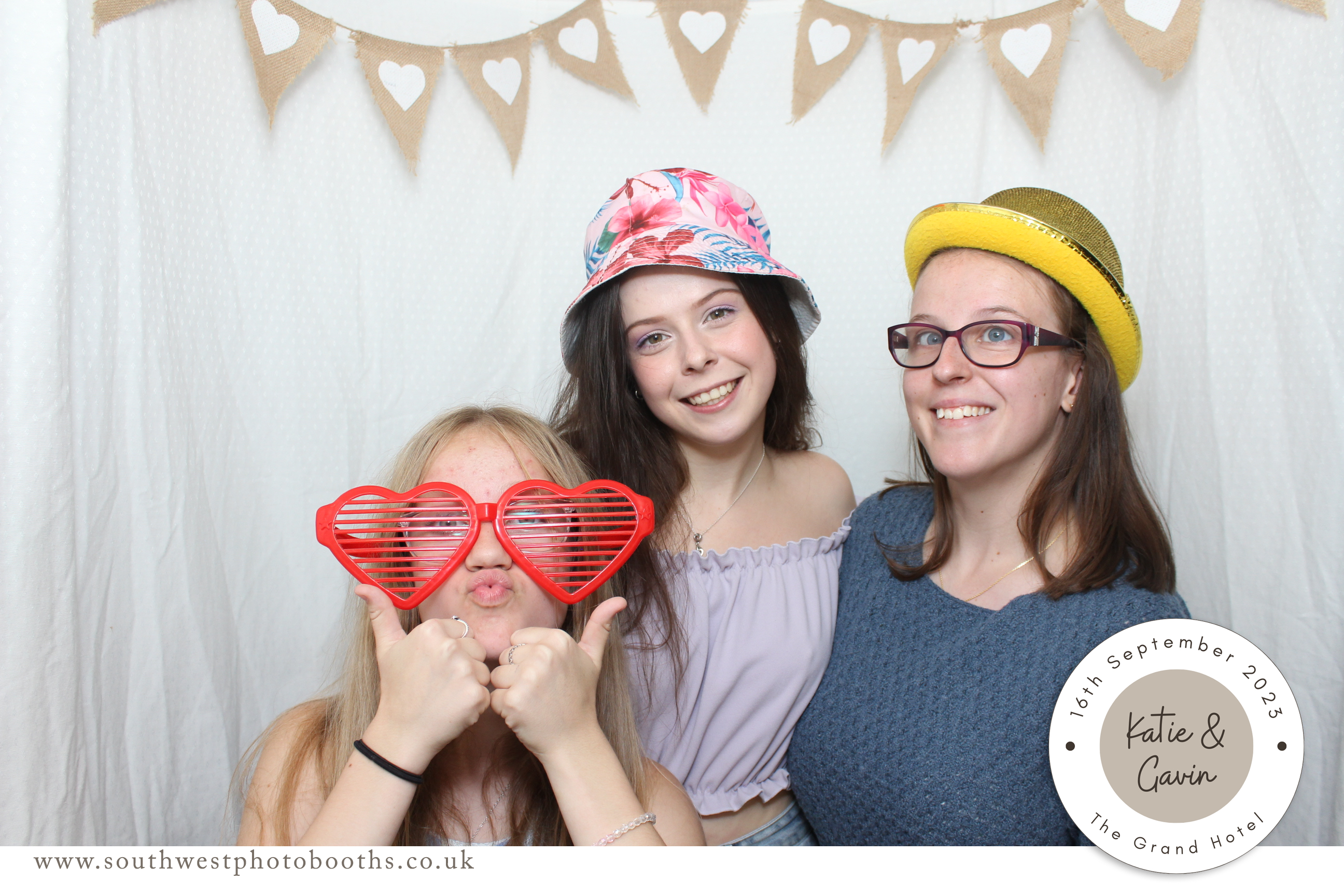 Katie & Gavin | View more photos from the event at gallery.southwestphotobooths.co.uk/u/SWPB/Katie-Gavin