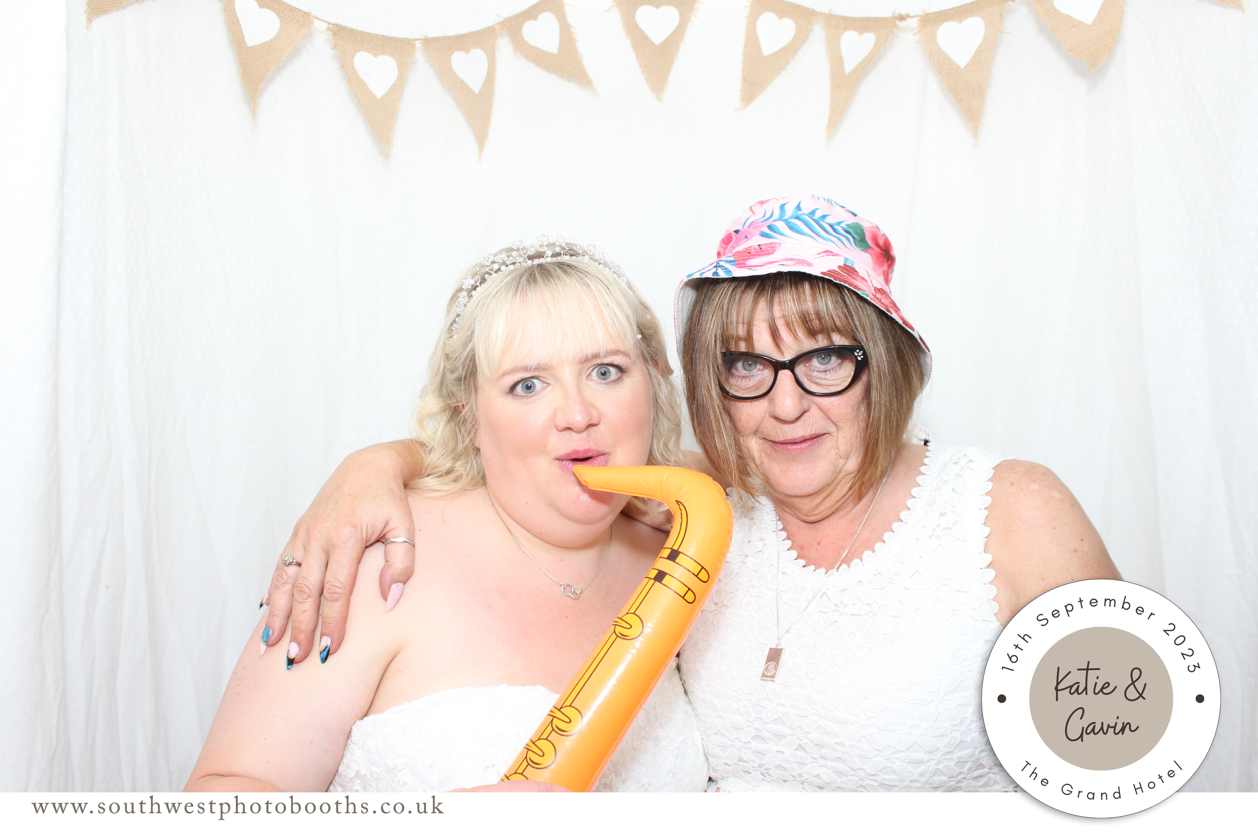 Katie & Gavin | View more photos from the event at gallery.southwestphotobooths.co.uk/u/SWPB/Katie-Gavin