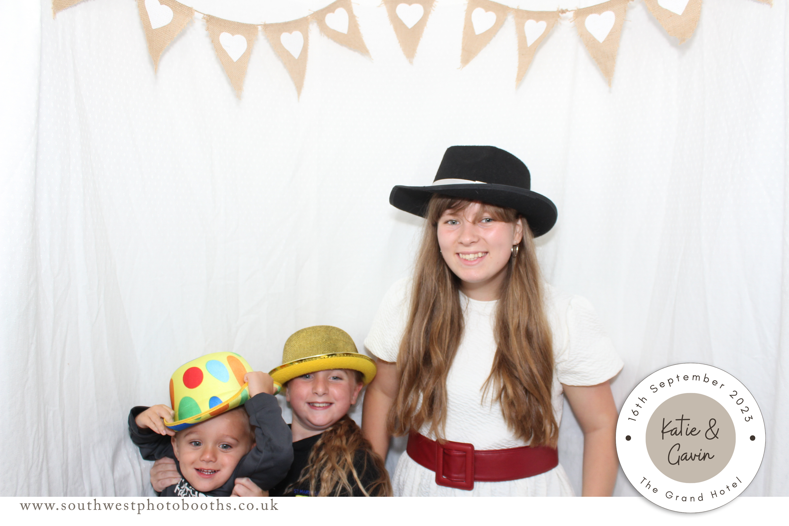 Katie & Gavin | View more photos from the event at gallery.southwestphotobooths.co.uk/u/SWPB/Katie-Gavin