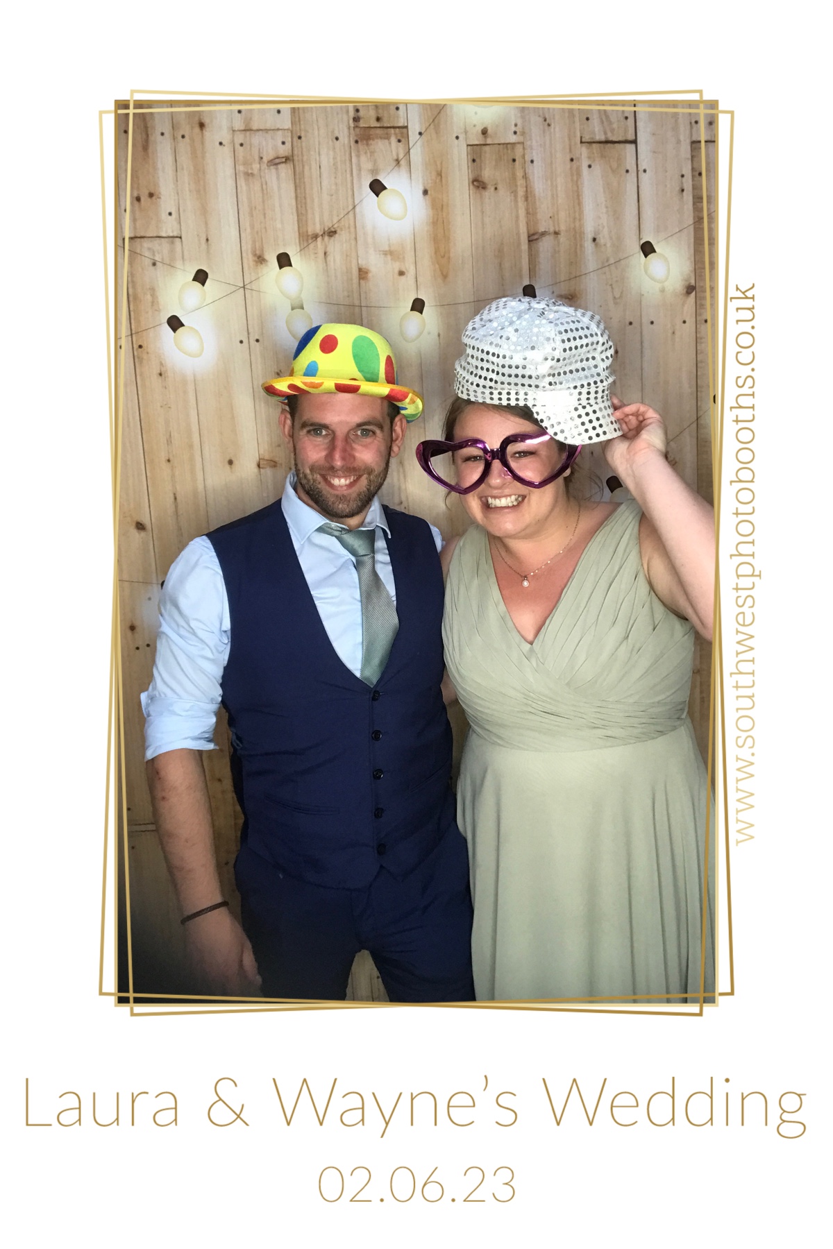 Laura and Wayne | View more photos from the event at gallery.southwestphotobooths.co.uk/u/SWPB/Laura-and-Wayne