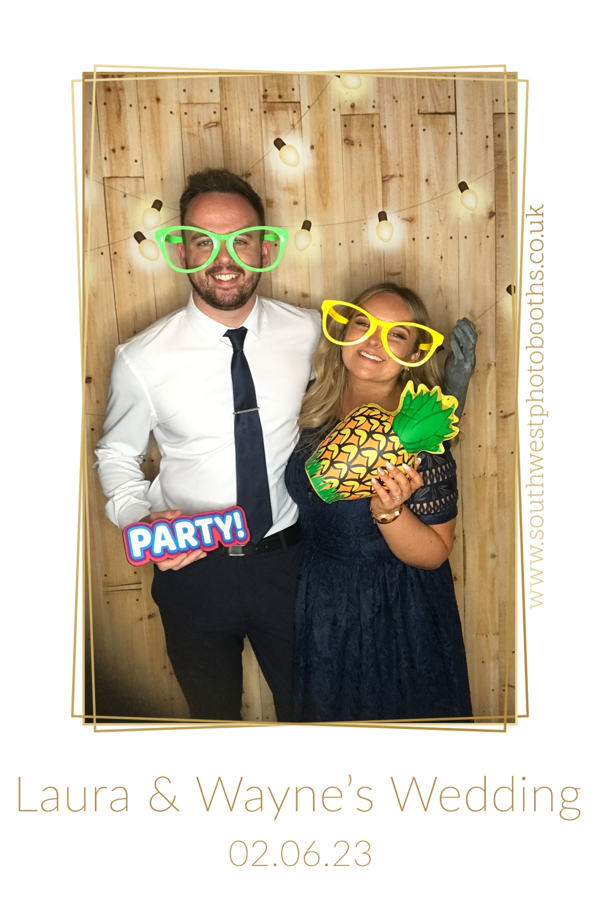 Laura and Wayne | View more photos from the event at gallery.southwestphotobooths.co.uk/u/SWPB/Laura-and-Wayne