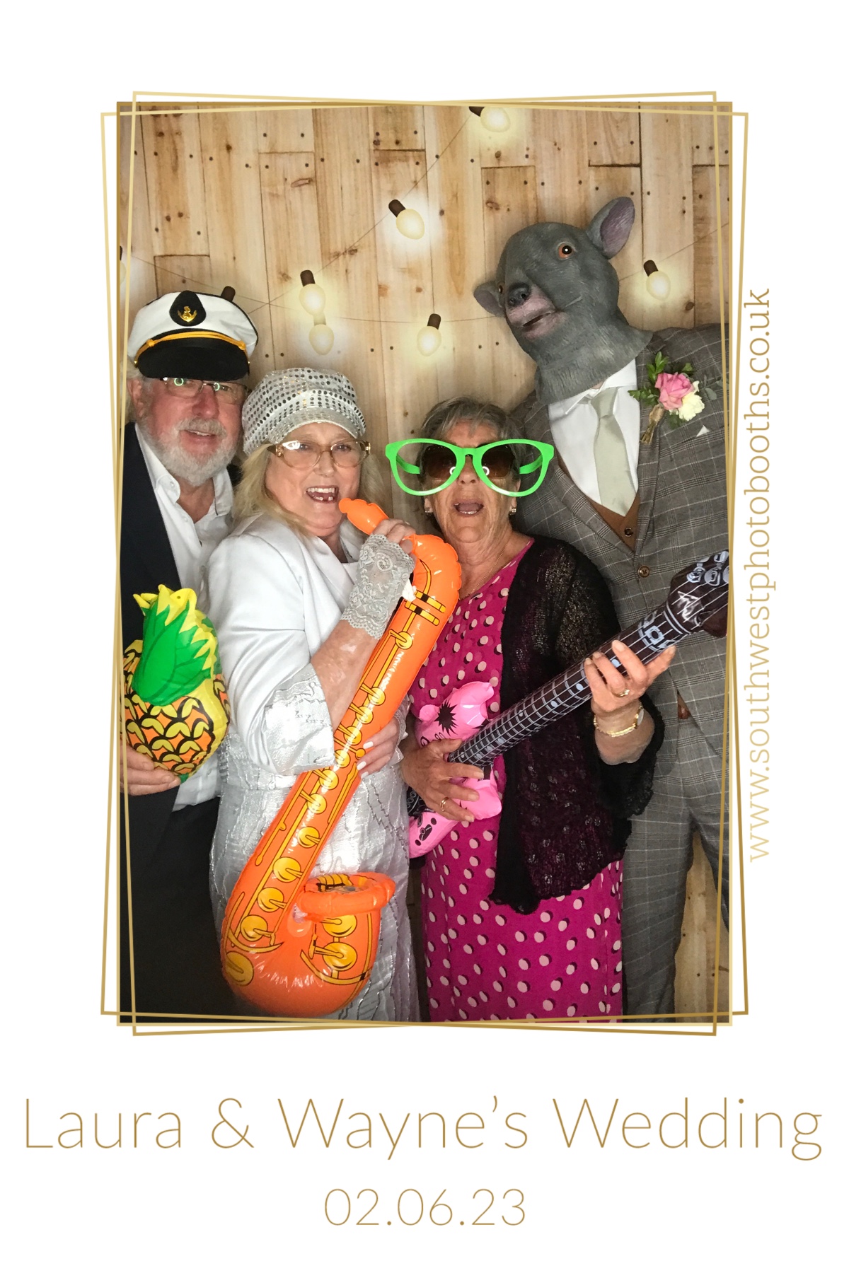 Laura and Wayne | View more photos from the event at gallery.southwestphotobooths.co.uk/u/SWPB/Laura-and-Wayne