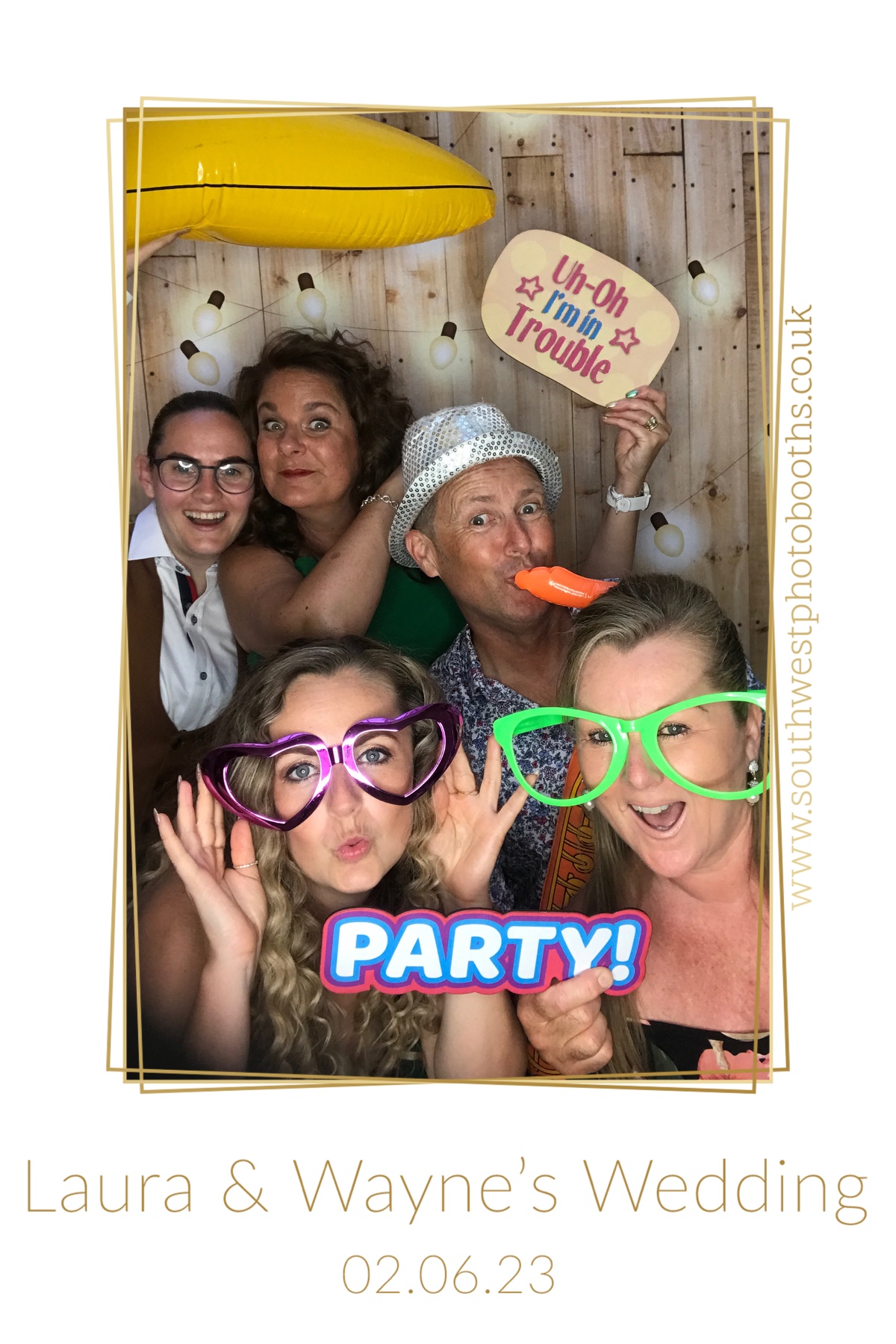 Laura and Wayne | View more photos from the event at gallery.southwestphotobooths.co.uk/u/SWPB/Laura-and-Wayne