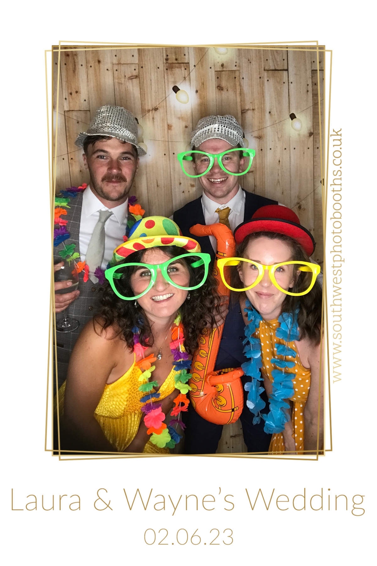 Laura and Wayne | View more photos from the event at gallery.southwestphotobooths.co.uk/u/SWPB/Laura-and-Wayne