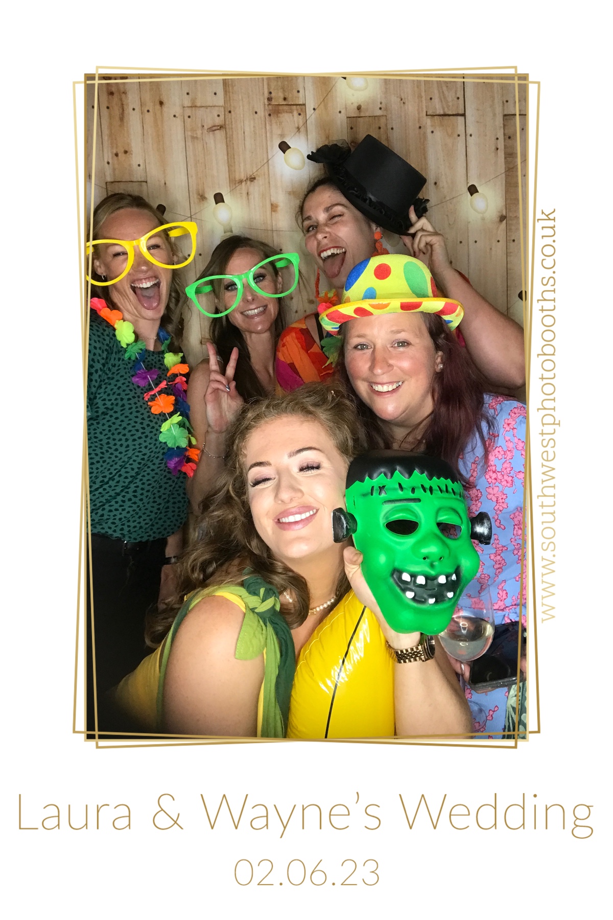Laura and Wayne | View more photos from the event at gallery.southwestphotobooths.co.uk/u/SWPB/Laura-and-Wayne