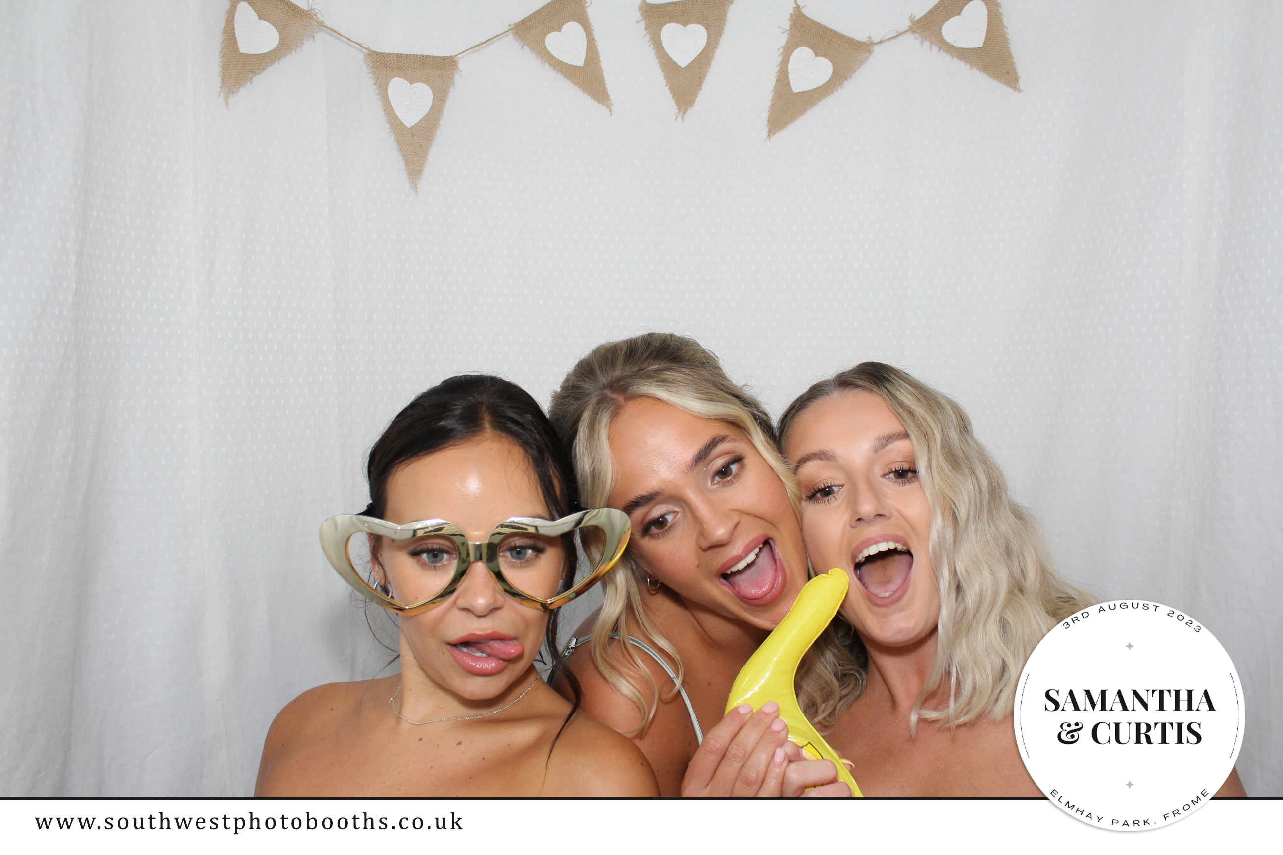 Samantha and Curtis | View more photos from the event at gallery.southwestphotobooths.co.uk/u/SWPB/Samantha-and-Curtis