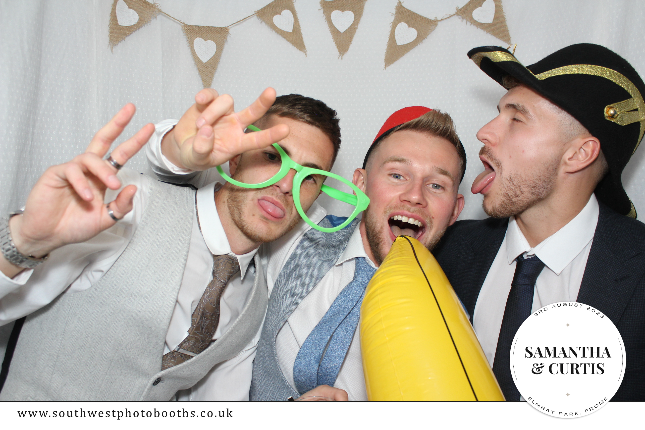Samantha and Curtis | View more photos from the event at gallery.southwestphotobooths.co.uk/u/SWPB/Samantha-and-Curtis