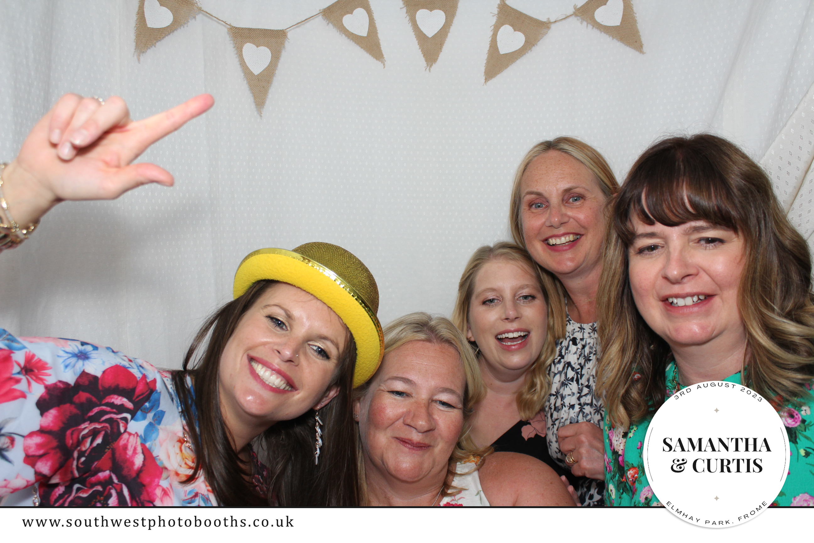 Samantha and Curtis | View more photos from the event at gallery.southwestphotobooths.co.uk/u/SWPB/Samantha-and-Curtis