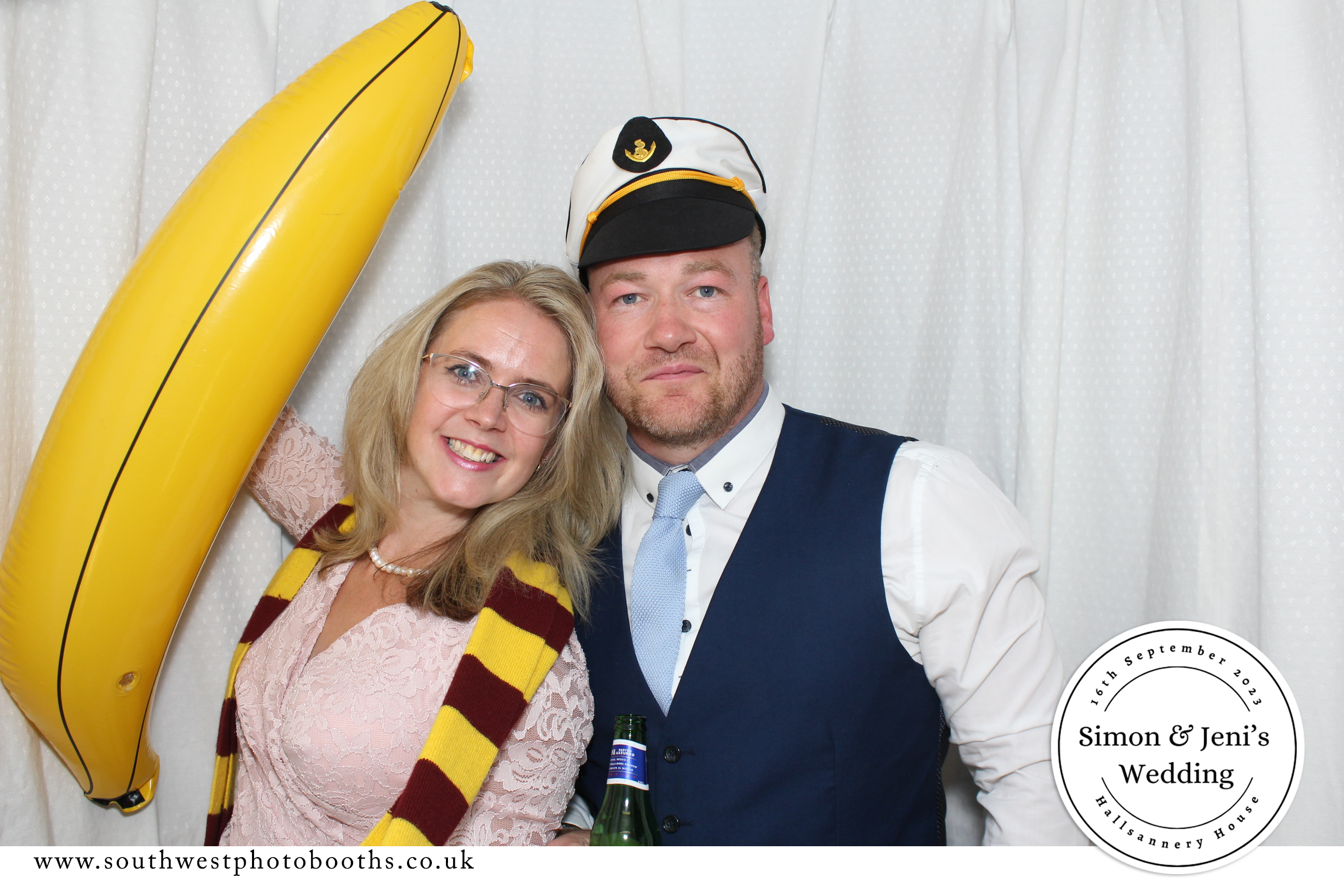 Simon and Jeni | View more photos from the event at gallery.southwestphotobooths.co.uk/u/SWPB/Simon-and-Jeni