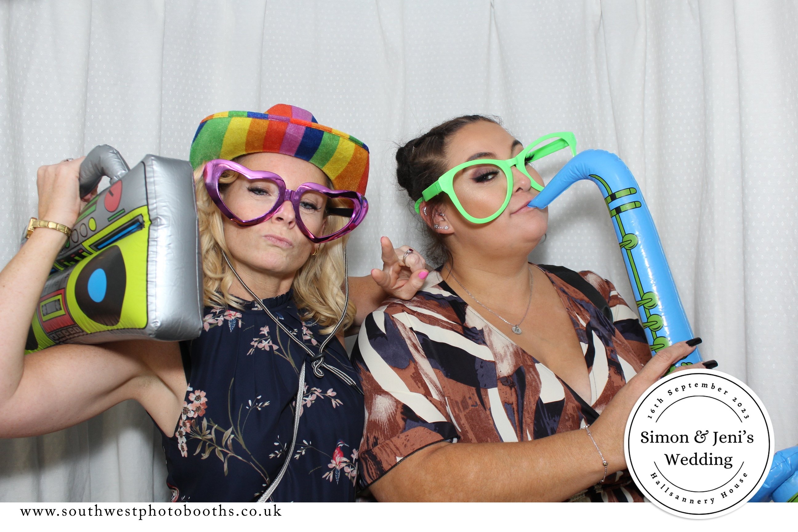 Simon and Jeni | View more photos from the event at gallery.southwestphotobooths.co.uk/u/SWPB/Simon-and-Jeni