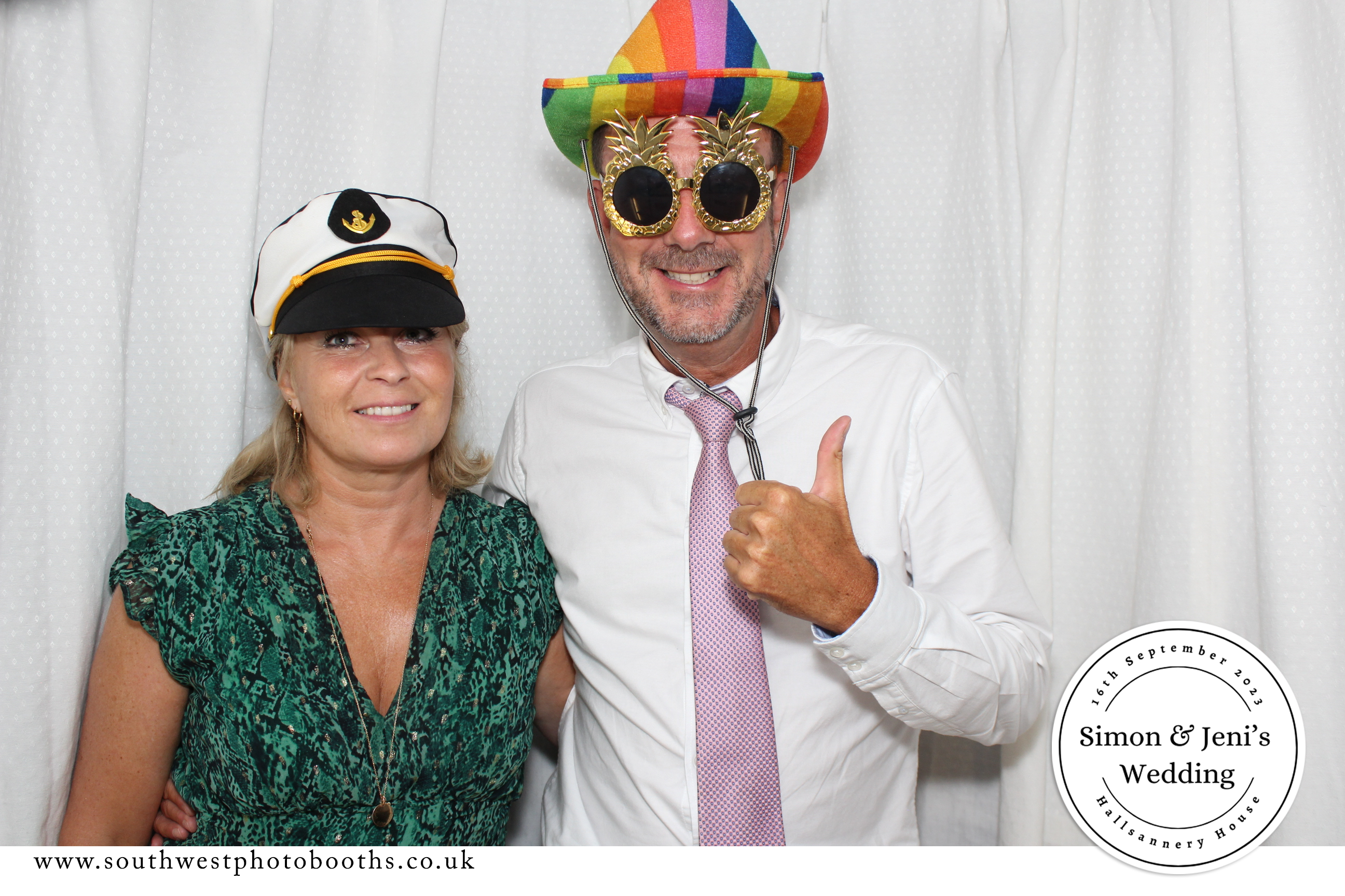 Simon and Jeni | View more photos from the event at gallery.southwestphotobooths.co.uk/u/SWPB/Simon-and-Jeni