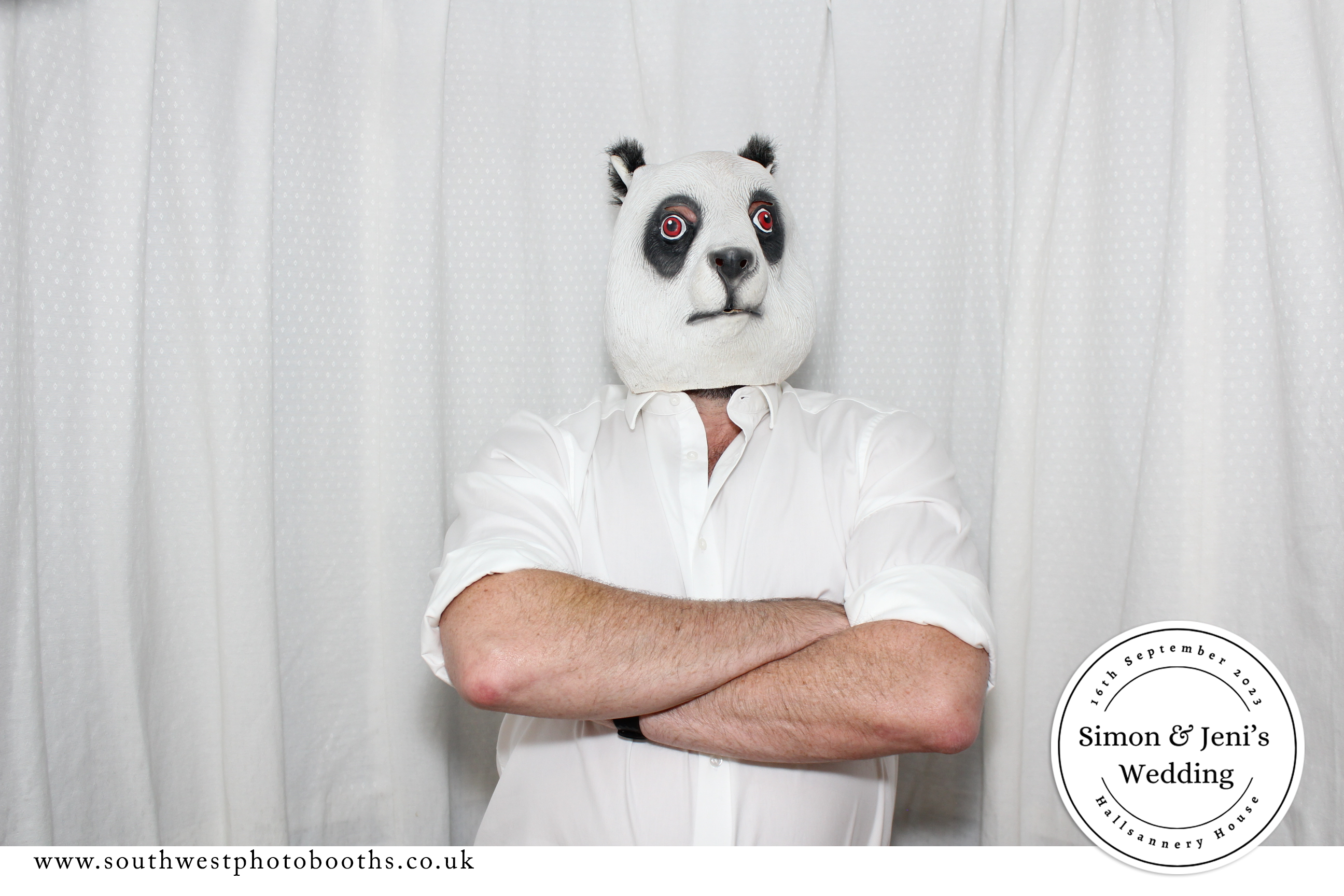 Simon and Jeni | View more photos from the event at gallery.southwestphotobooths.co.uk/u/SWPB/Simon-and-Jeni