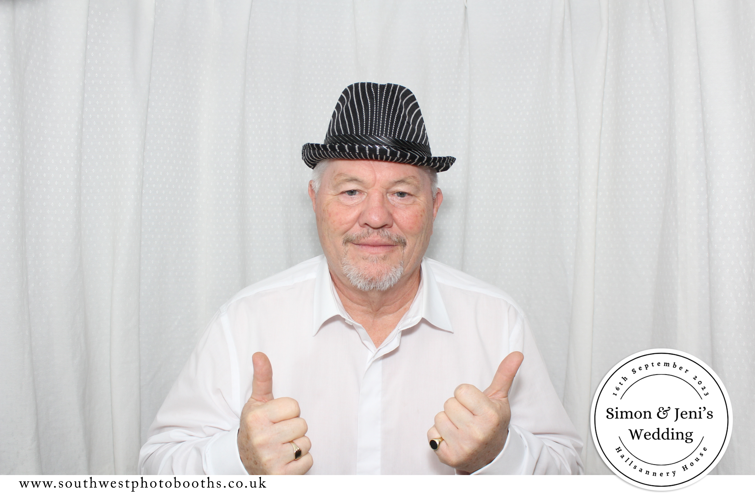 Simon and Jeni | View more photos from the event at gallery.southwestphotobooths.co.uk/u/SWPB/Simon-and-Jeni