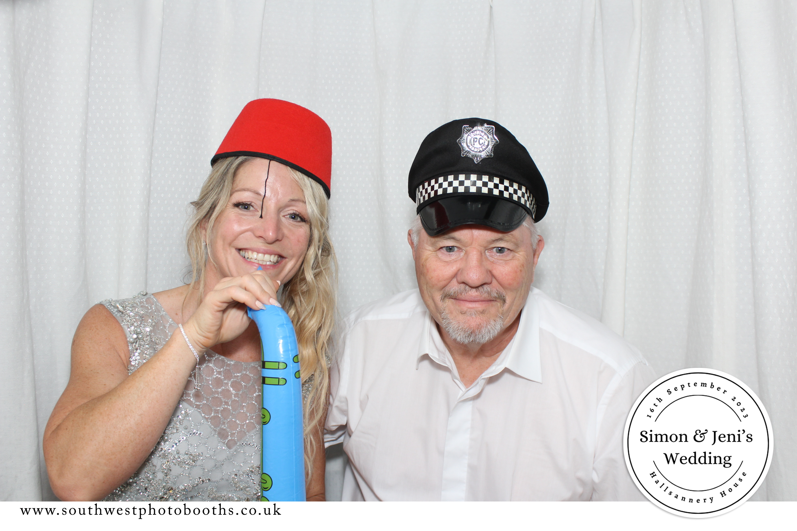 Simon and Jeni | View more photos from the event at gallery.southwestphotobooths.co.uk/u/SWPB/Simon-and-Jeni