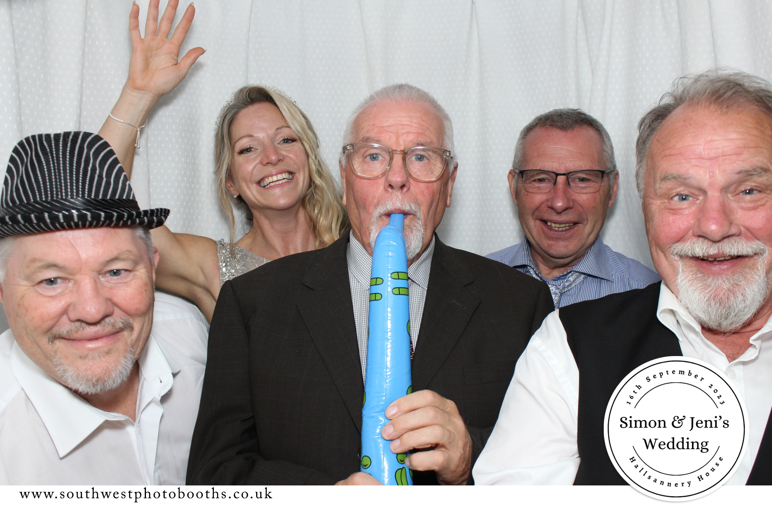 Simon and Jeni | View more photos from the event at gallery.southwestphotobooths.co.uk/u/SWPB/Simon-and-Jeni