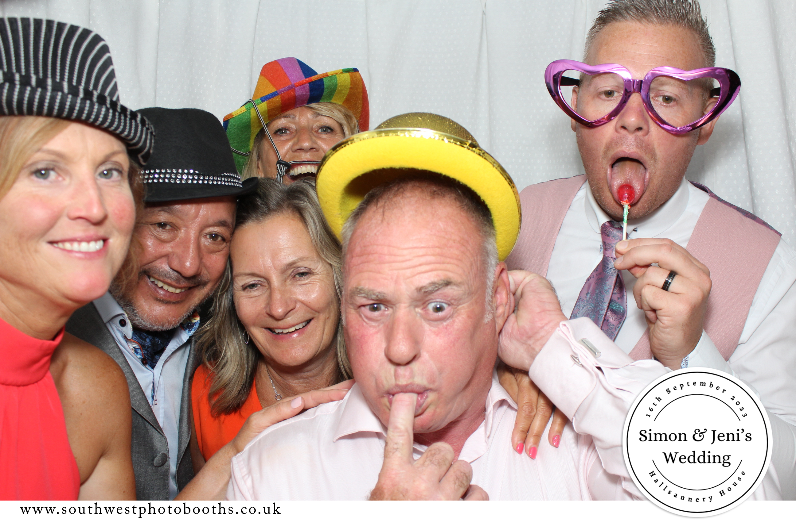 Simon and Jeni | View more photos from the event at gallery.southwestphotobooths.co.uk/u/SWPB/Simon-and-Jeni