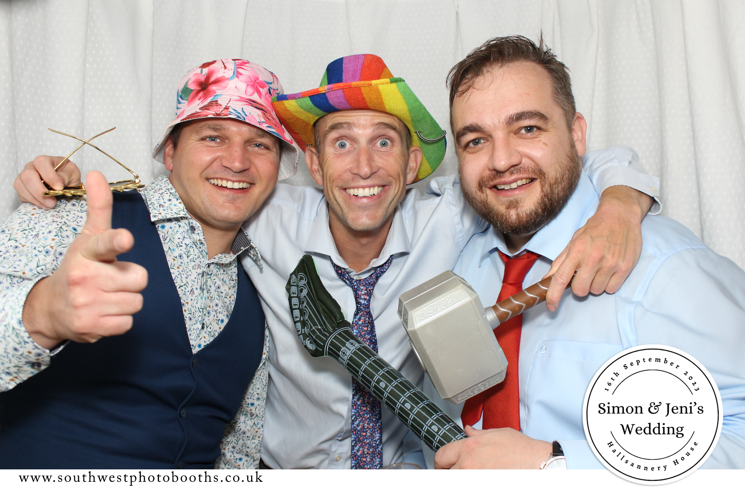 Simon and Jeni | View more photos from the event at gallery.southwestphotobooths.co.uk/u/SWPB/Simon-and-Jeni
